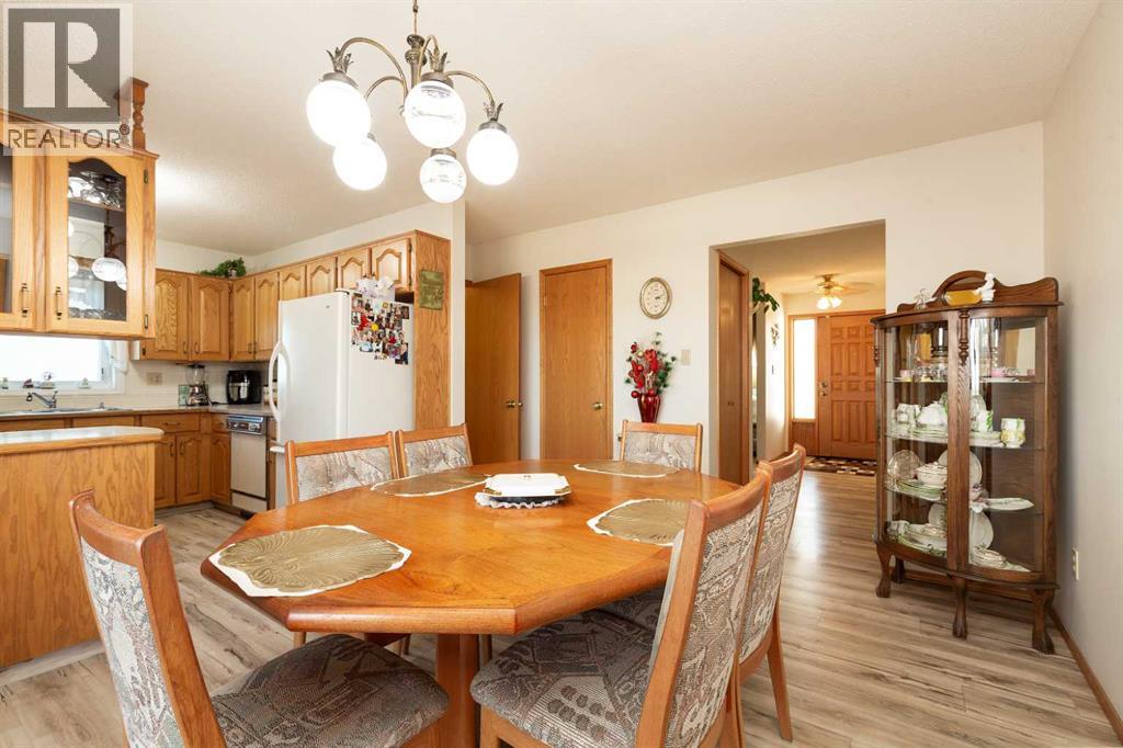 83 Elm Crescent S, Lethbridge, Alberta  T1K 4W8 - Photo 7 - A2280111