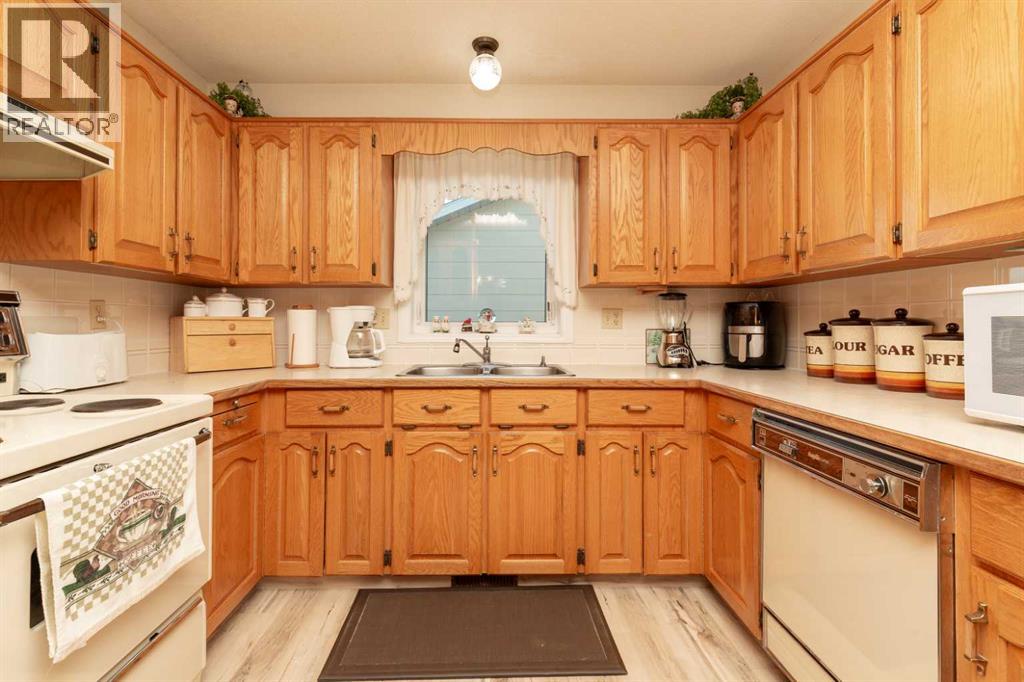 83 Elm Crescent S, Lethbridge, Alberta  T1K 4W8 - Photo 8 - A2280111