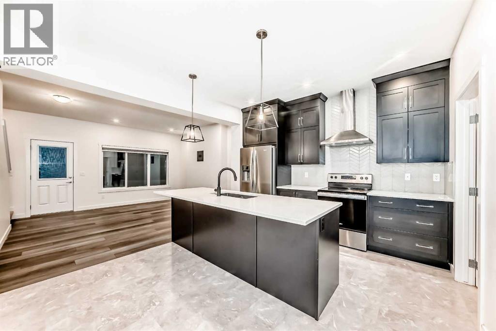 1449 Bayview Point Sw, Airdrie, Alberta  T4B 3N8 - Photo 4 - A2276196