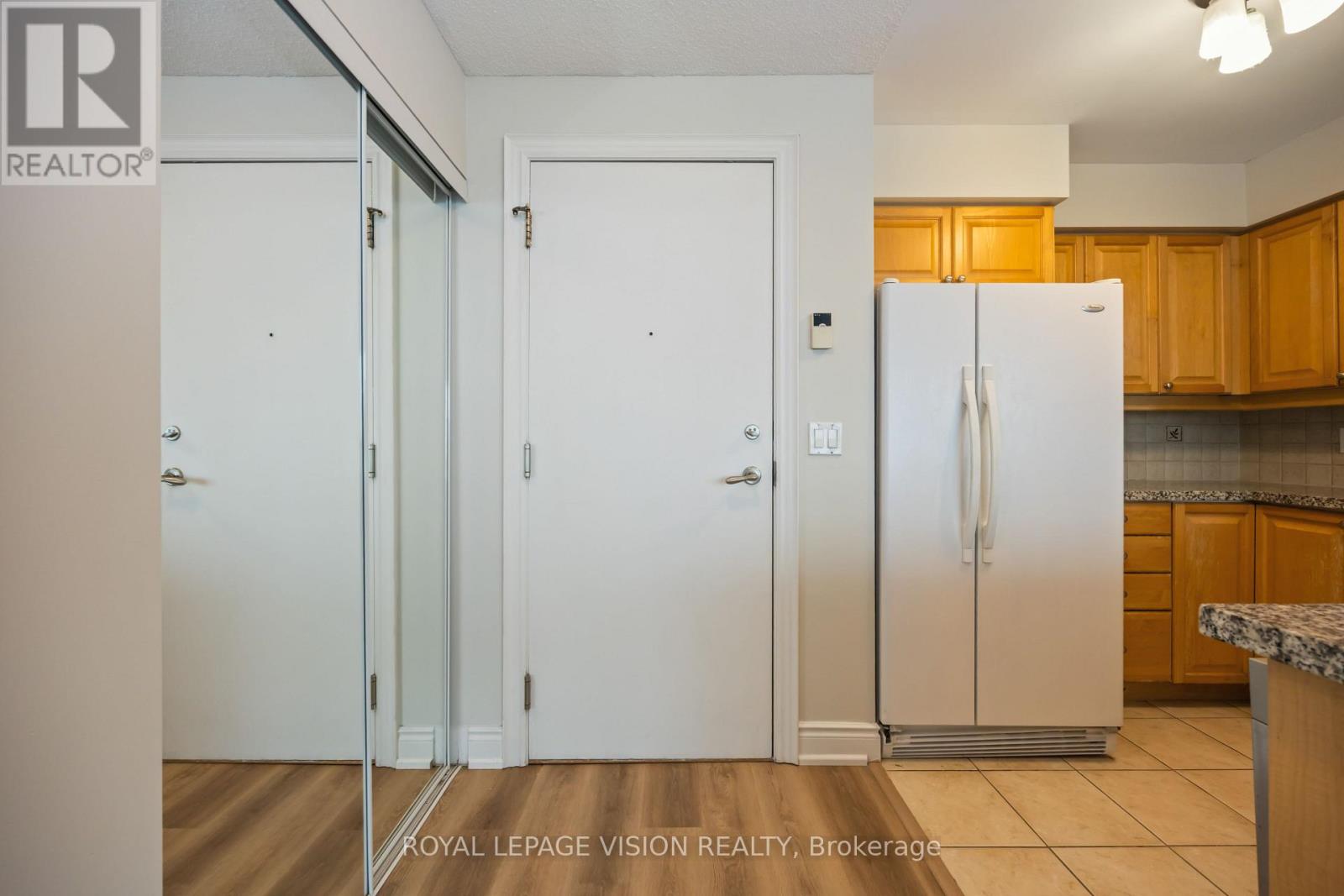 906 - 15 Greenview Avenue, Toronto, Ontario  M2M 4M7 - Photo 3 - C12722896