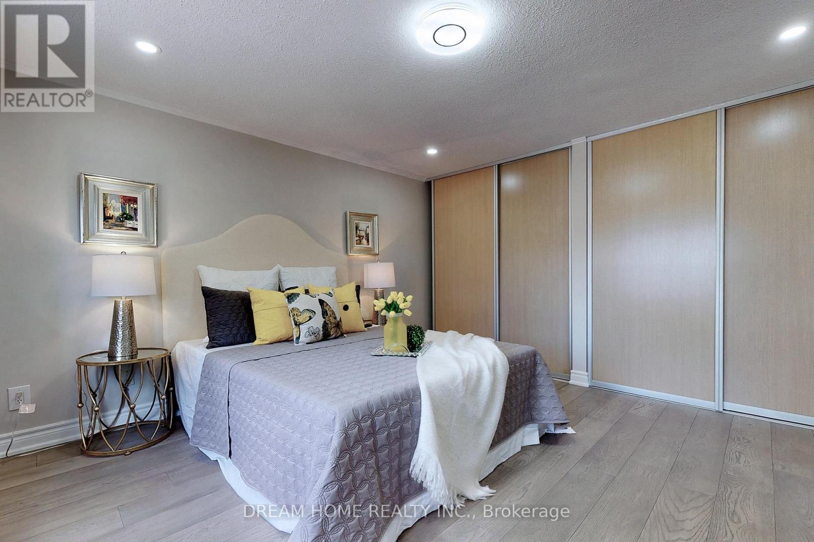 114 Mossbrook Crescent, Toronto (Steeles), Ontario  M1W 2W9 - Photo 20 - E12722914