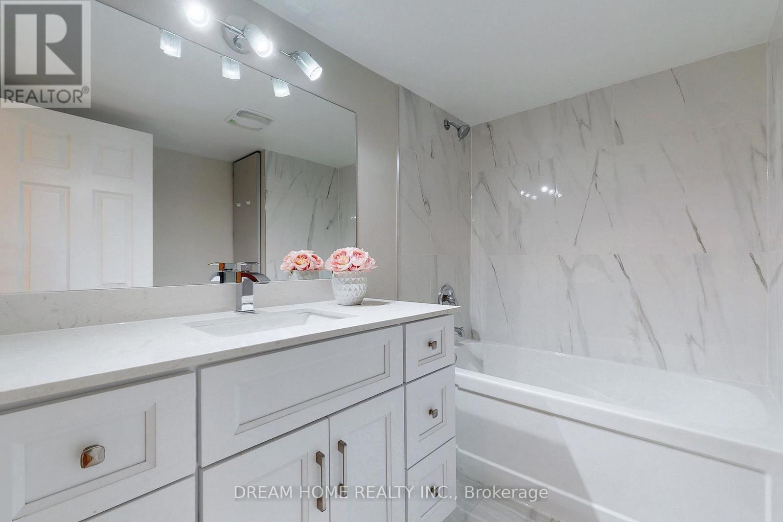 114 Mossbrook Crescent, Toronto (Steeles), Ontario  M1W 2W9 - Photo 35 - E12722914