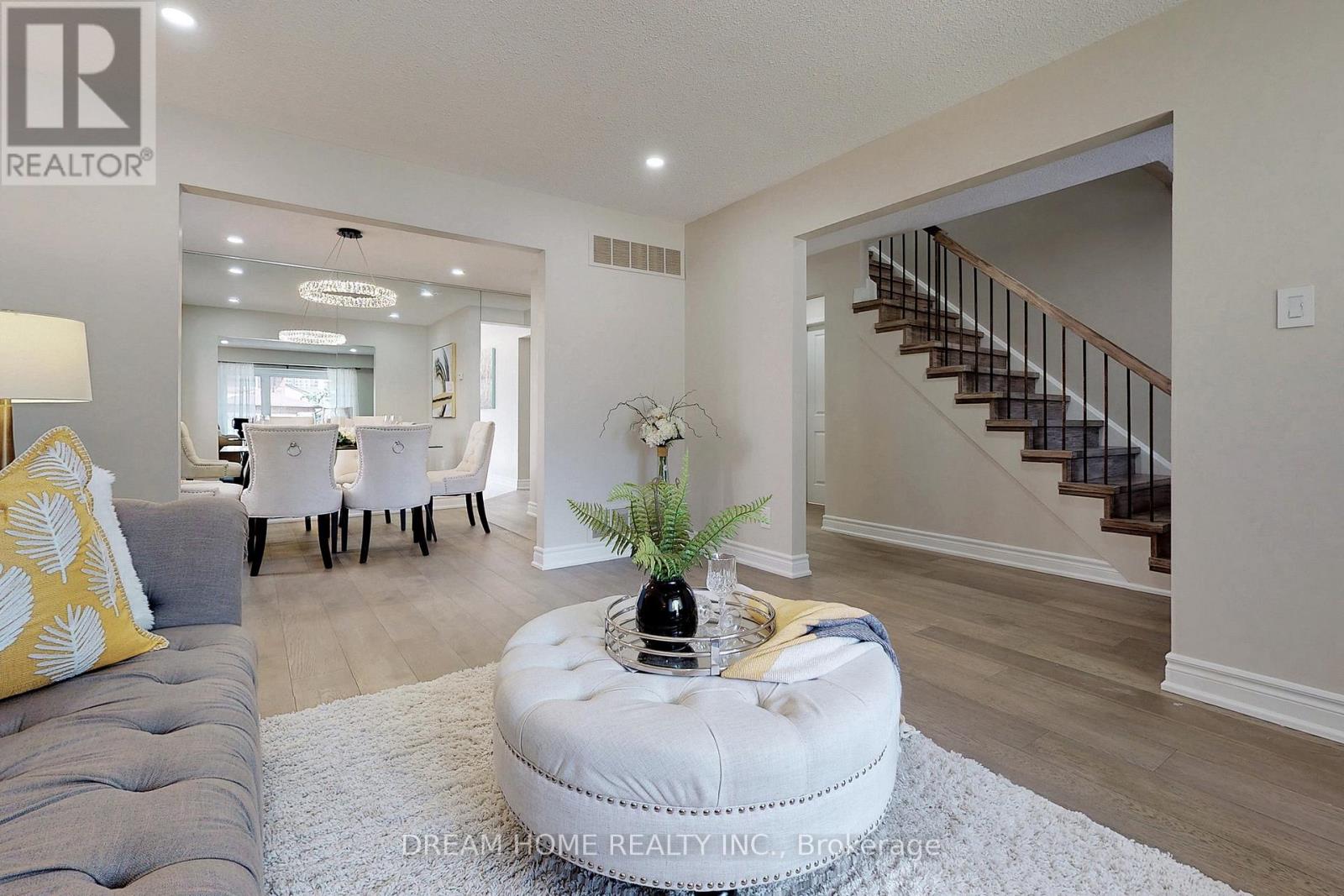 114 Mossbrook Crescent, Toronto (Steeles), Ontario  M1W 2W9 - Photo 6 - E12722914