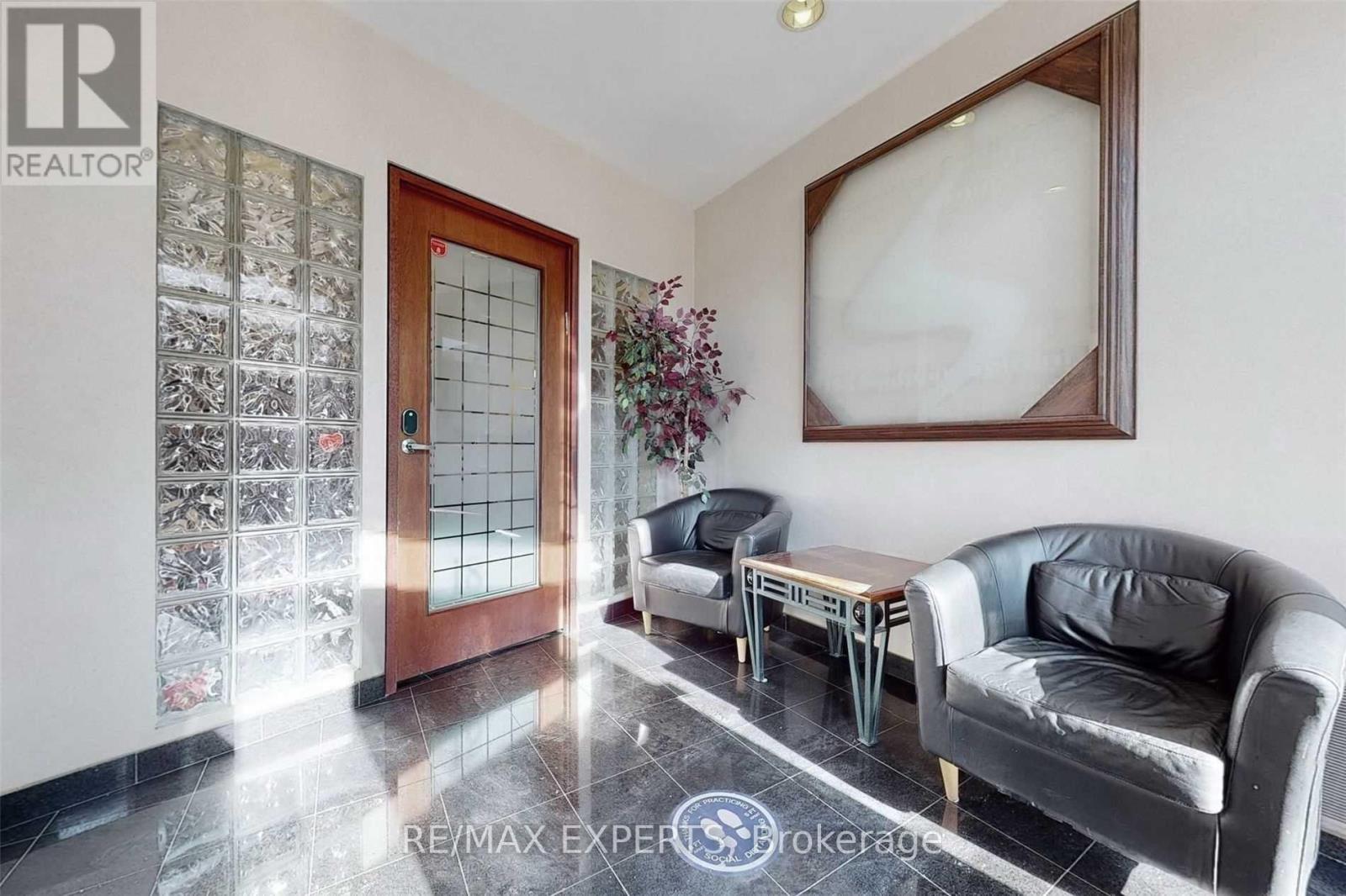 18 - 30 Wertheim Court, Richmond Hill, Ontario  L4B 1B9 - Photo 4 - N12722874