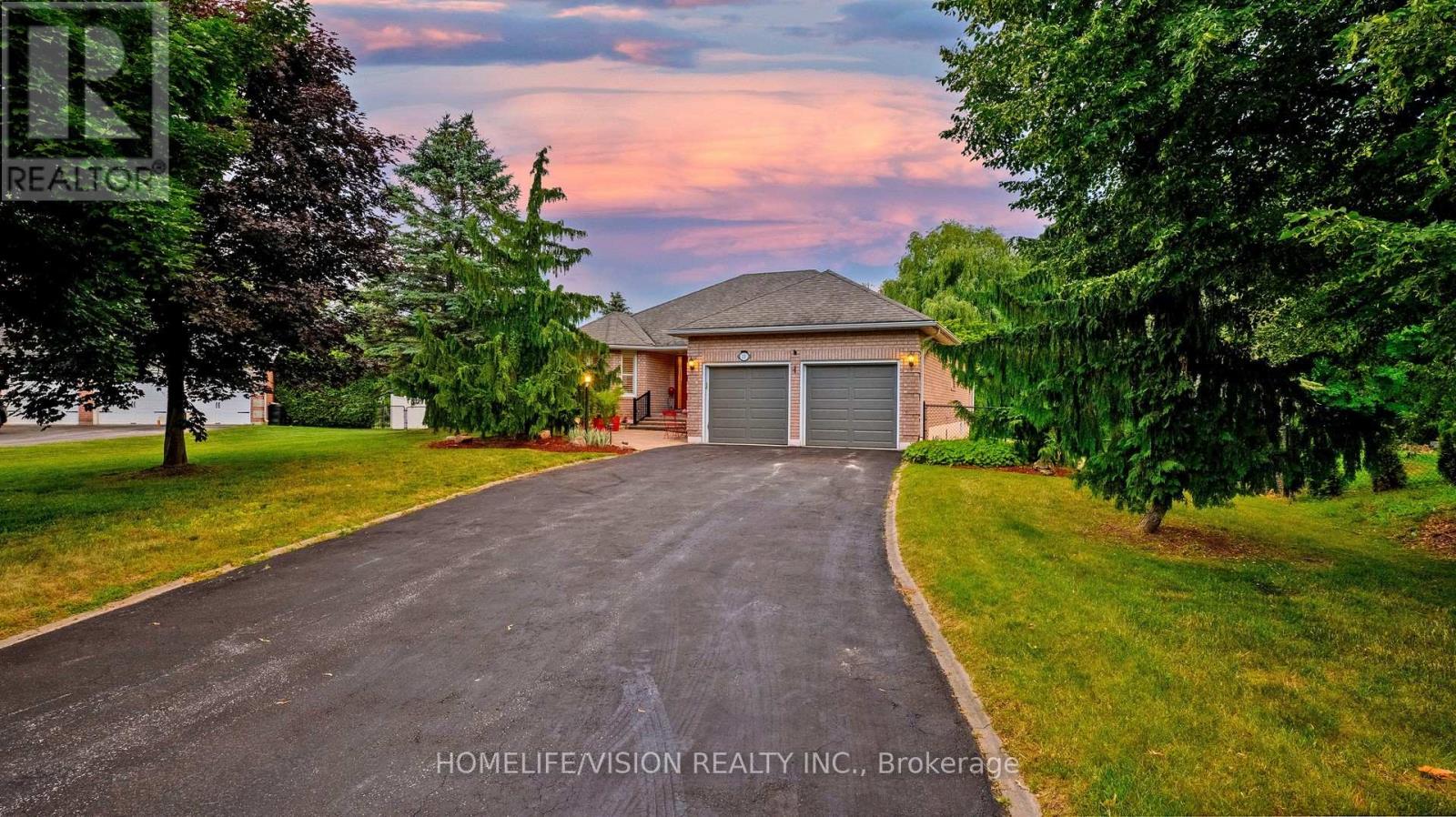 13 Karissa Lane, East Gwillimbury, Ontario  L9N 1R6 - Photo 2 - N12722898