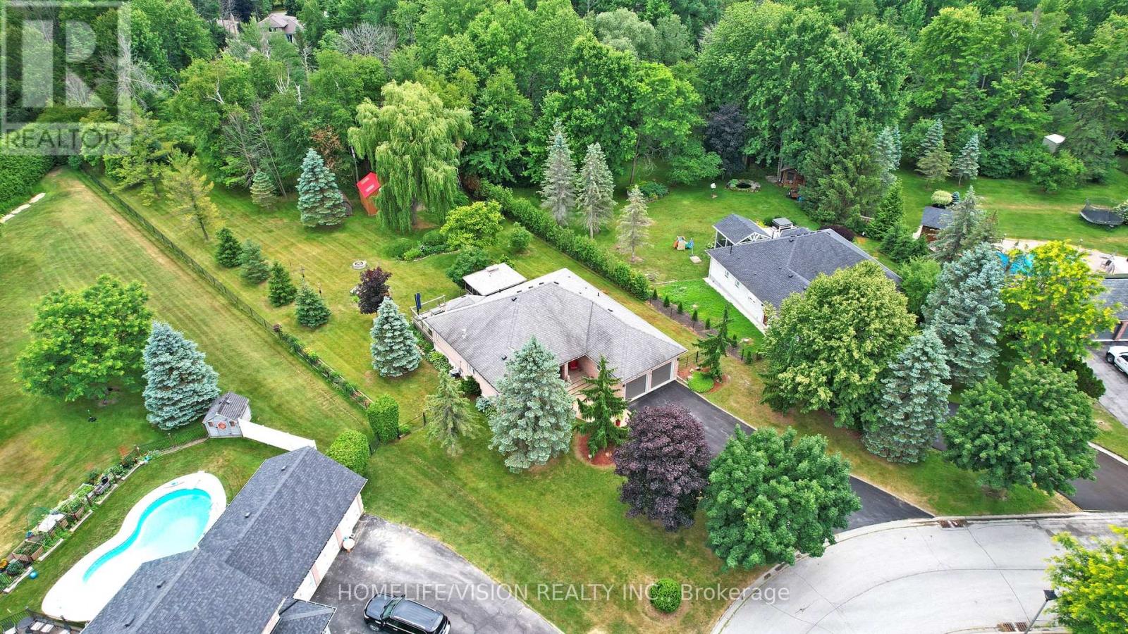 13 Karissa Lane, East Gwillimbury, Ontario  L9N 1R6 - Photo 4 - N12722898