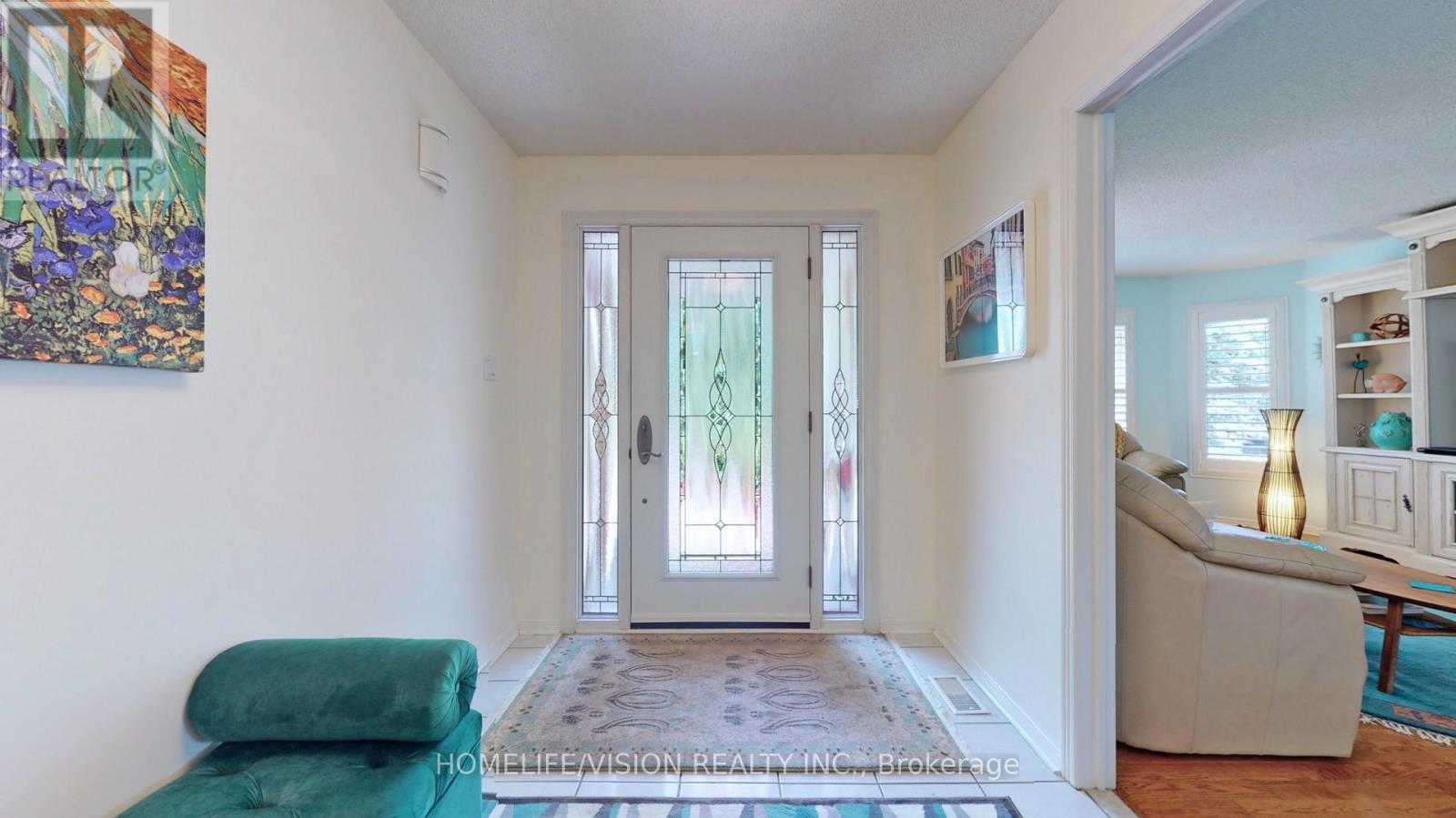 13 Karissa Lane, East Gwillimbury, Ontario  L9N 1R6 - Photo 6 - N12722898