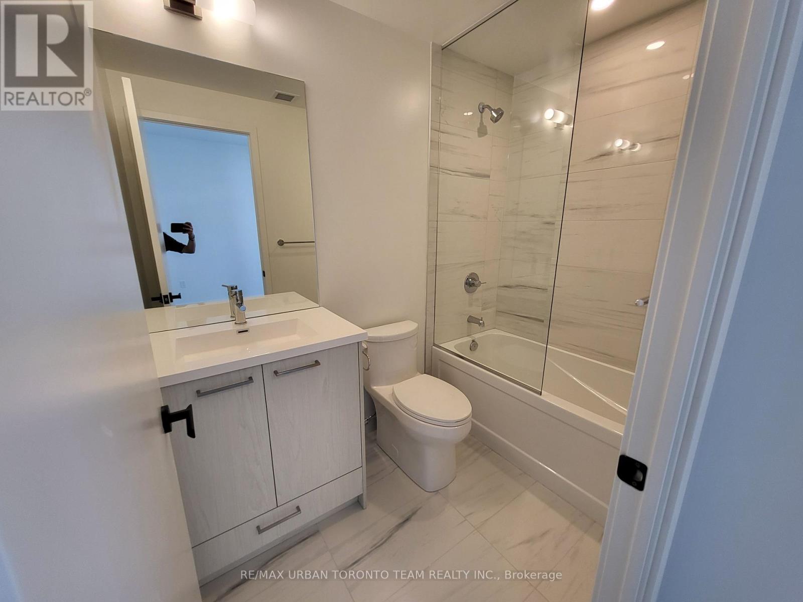 2703 - 28 Interchange Way, Vaughan, Ontario  L4K 0P8 - Photo 11 - N12722904