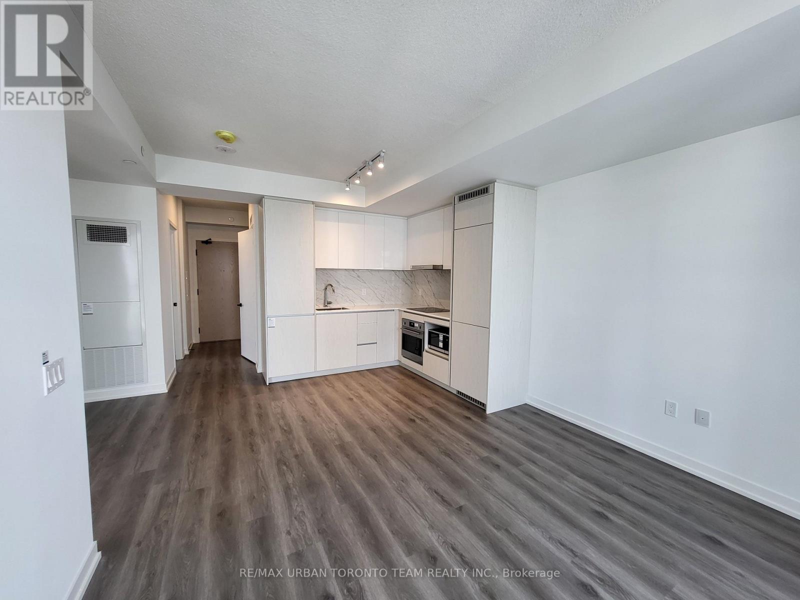 2703 - 28 Interchange Way, Vaughan, Ontario  L4K 0P8 - Photo 2 - N12722904