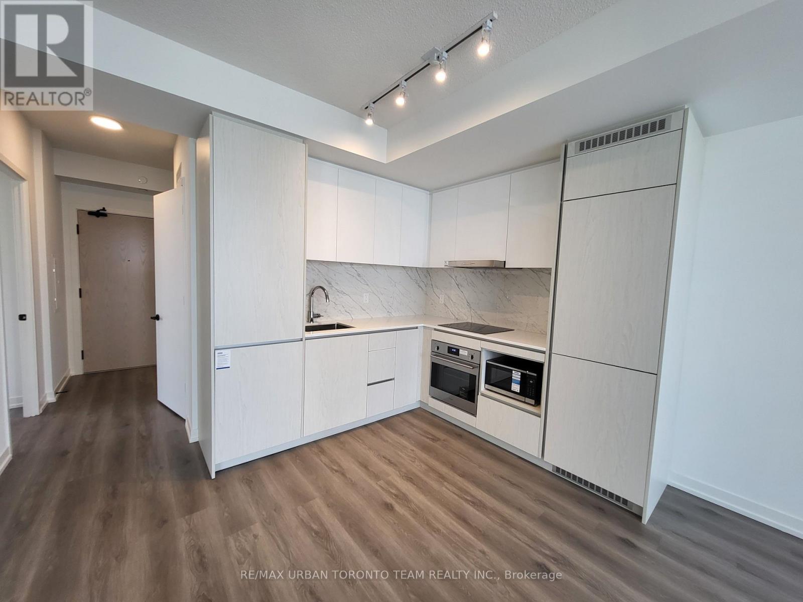 2703 - 28 Interchange Way, Vaughan, Ontario  L4K 0P8 - Photo 3 - N12722904