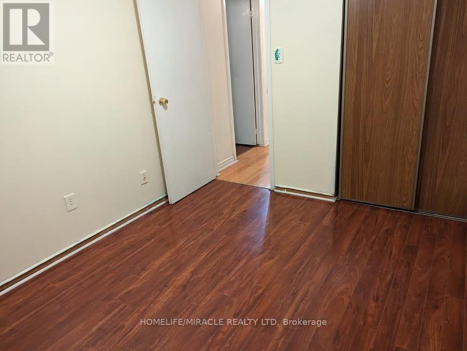 3 Malabar Crescent, Brampton, Ontario  L6S 3X6 - Photo 11 - W12722894