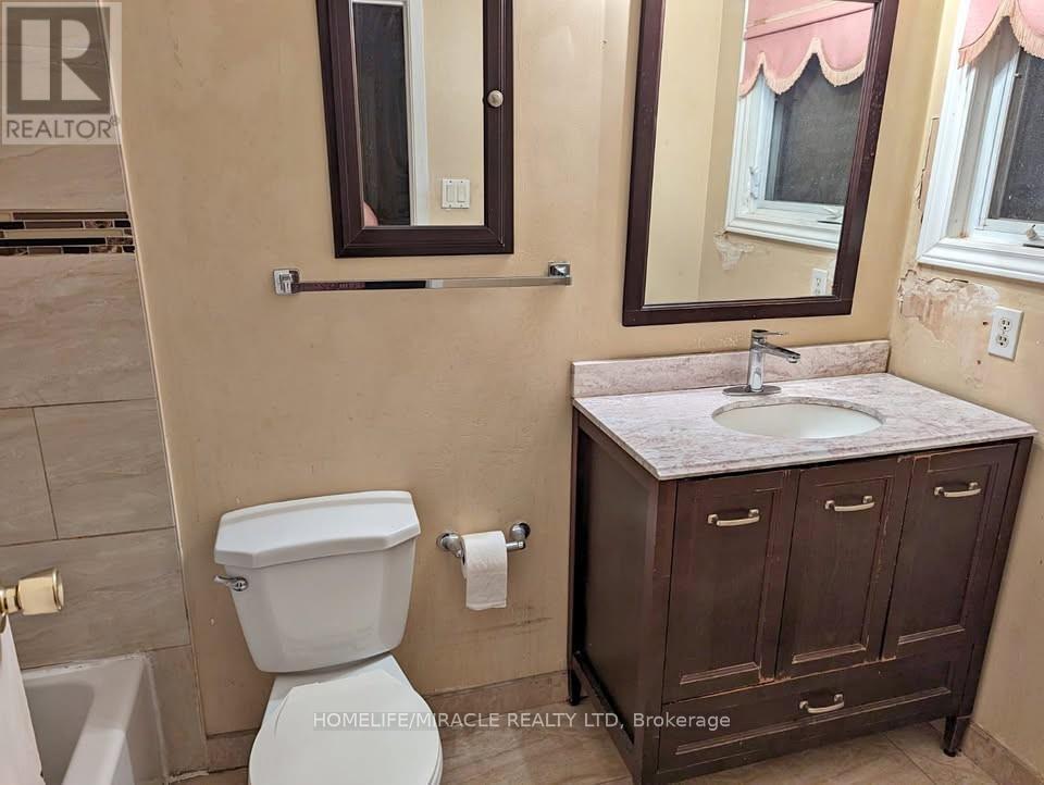 3 Malabar Crescent, Brampton, Ontario  L6S 3X6 - Photo 14 - W12722894