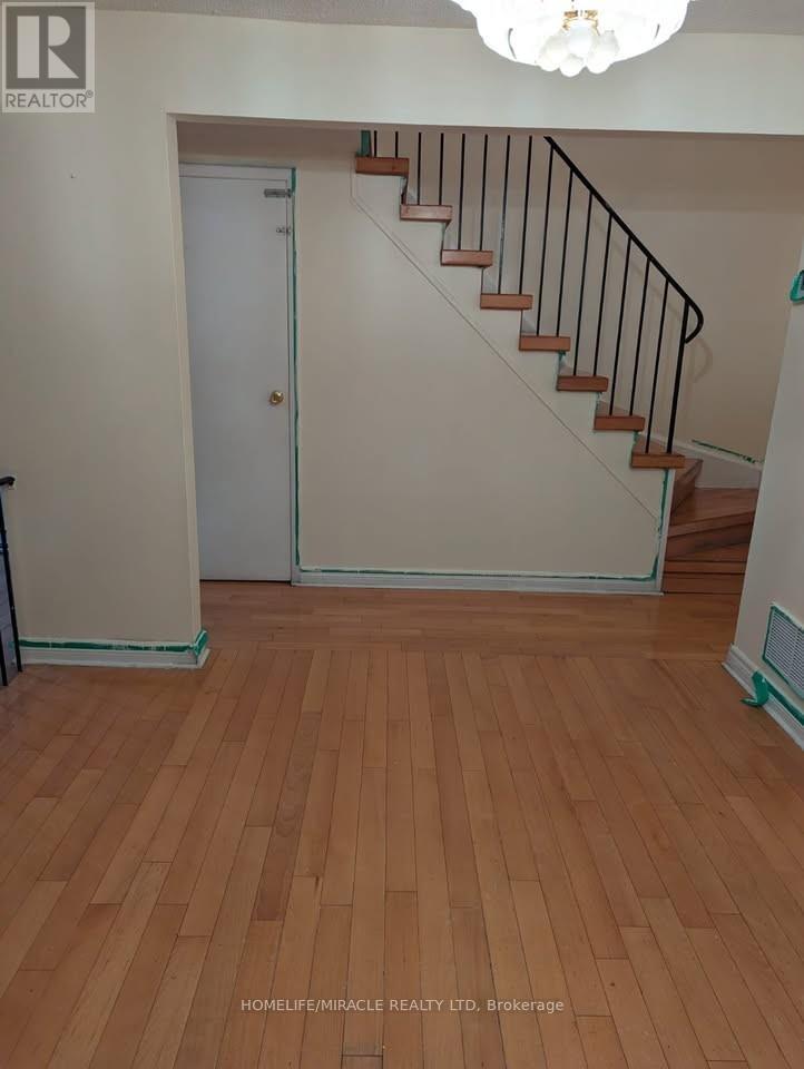 3 Malabar Crescent, Brampton, Ontario  L6S 3X6 - Photo 6 - W12722894