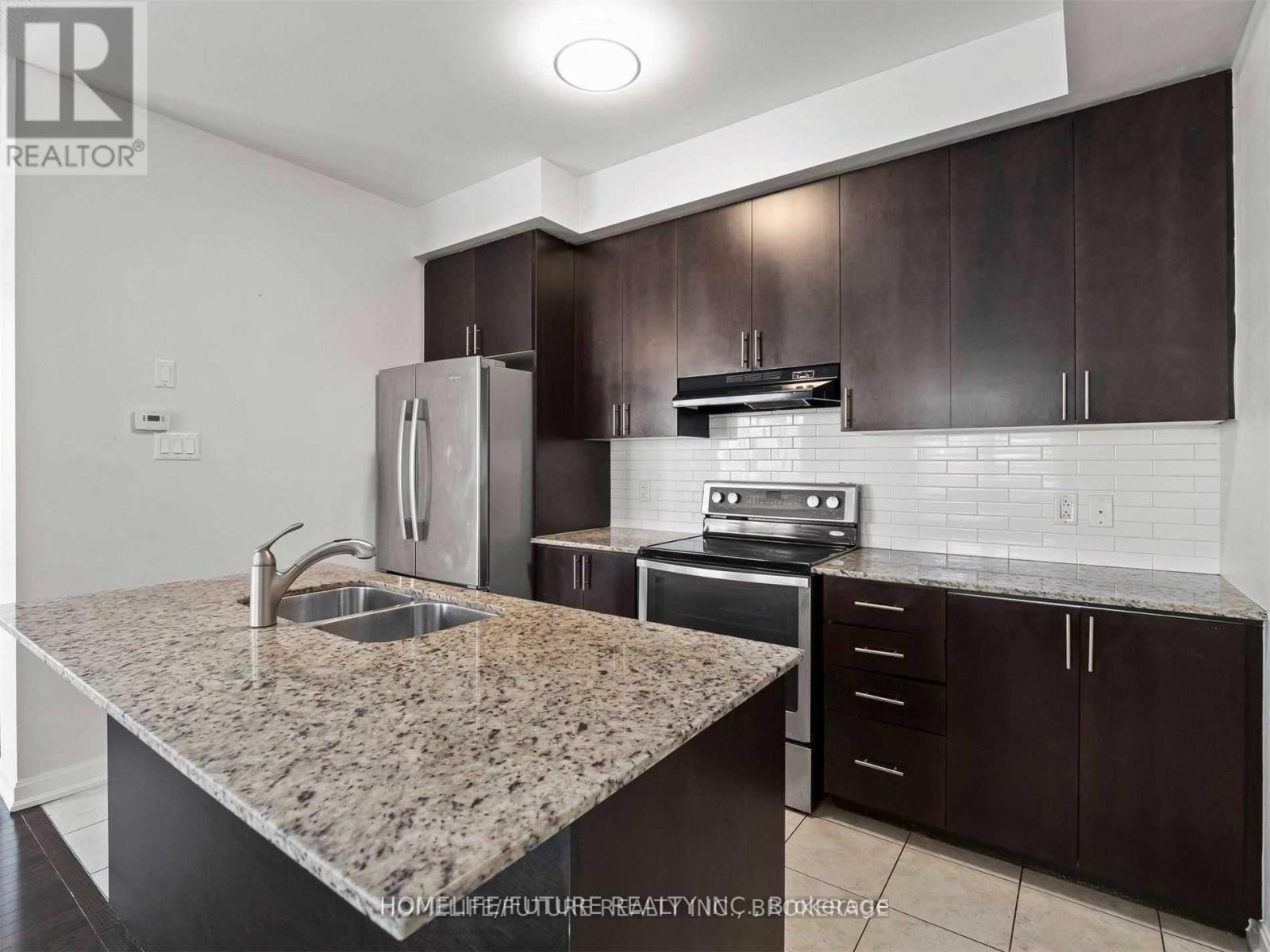 127 - 165 Hampshire Way, Milton, Ontario  L9T 8M7 - Photo 3 - W12722916