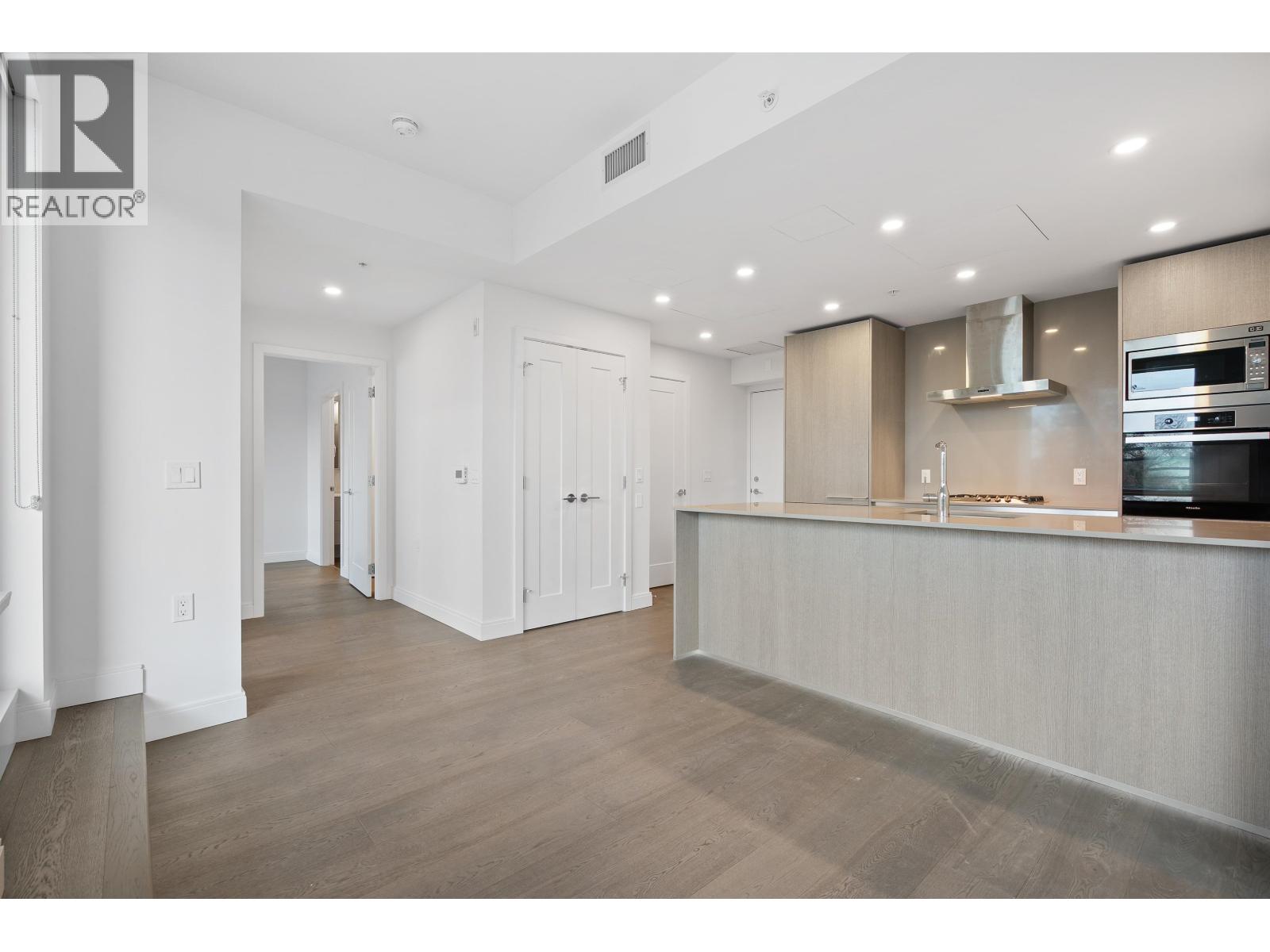 302 4908 Cambie Street, Vancouver, British Columbia V5Z 0K1 - Photo 2 - R3082505