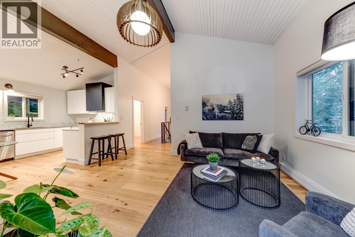 3273 Arbutus Drive, Whistler, British Columbia  V8E 0B8 - Photo 4 - R3082492