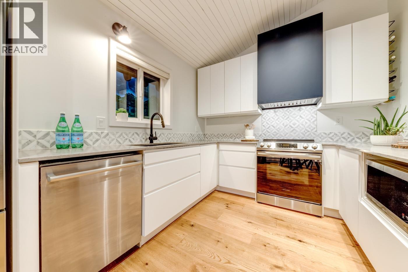 3273 Arbutus Drive, Whistler, British Columbia  V8E 0B8 - Photo 8 - R3082492