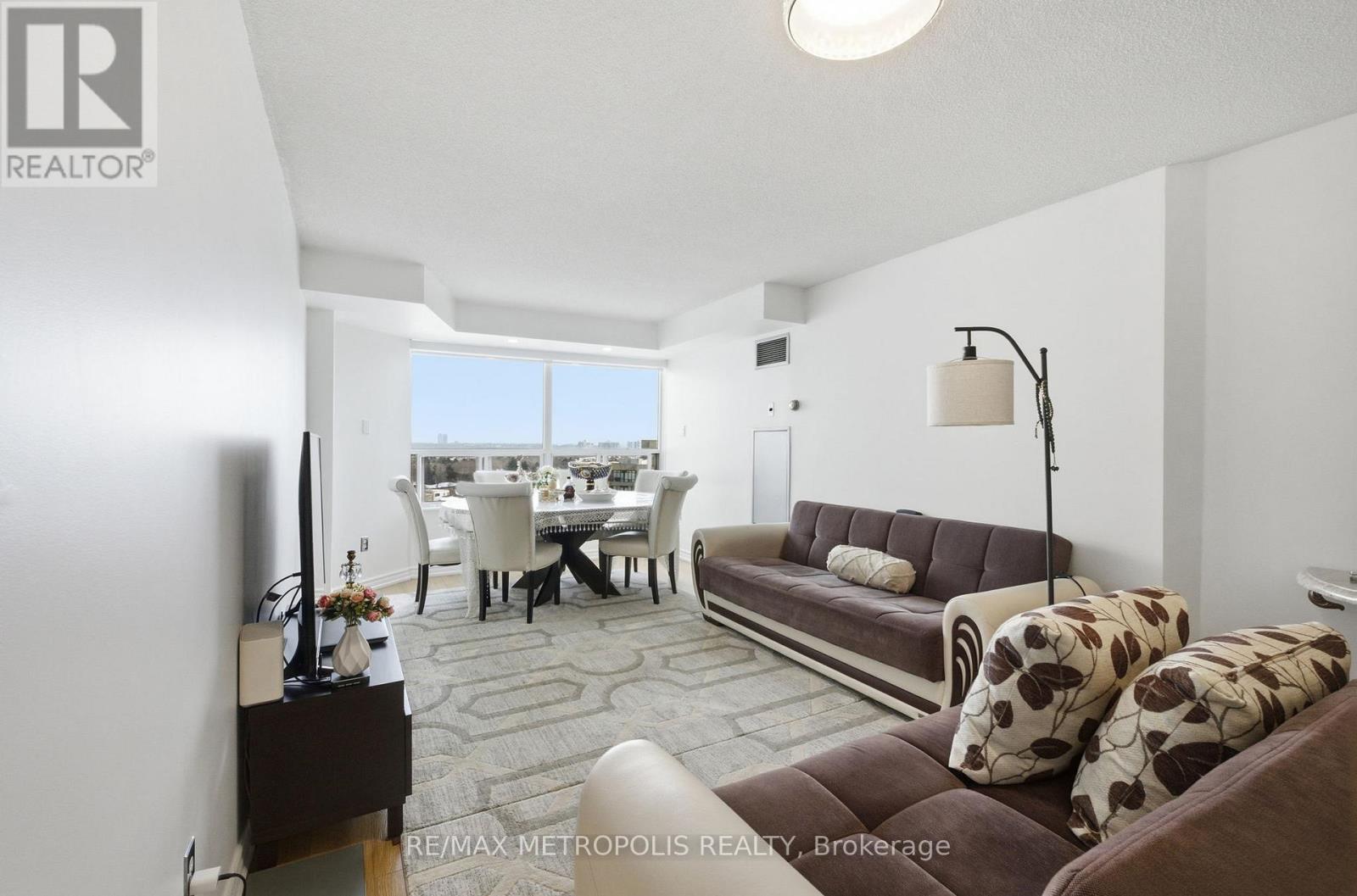 1501 - 11 Townsgate Drive, Vaughan, Ontario  L4J 8G4 - Photo 6 - N12722930