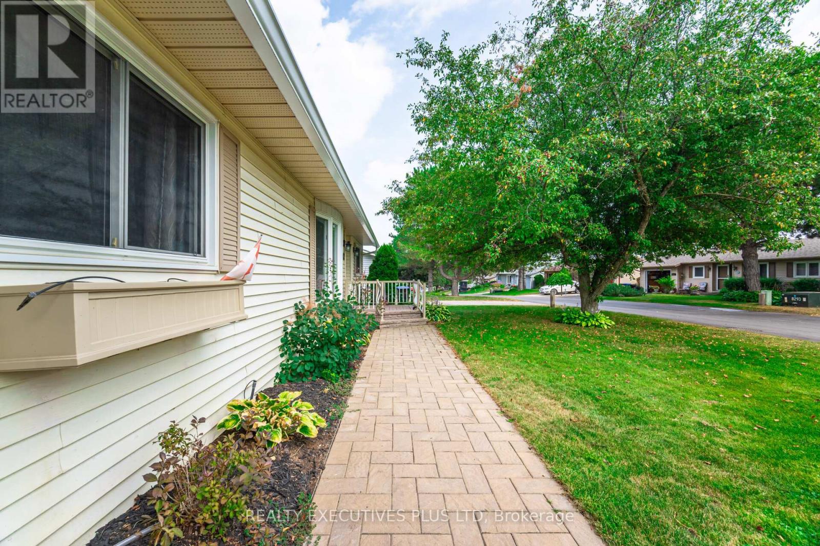 112 Tecumseth Pines Drive, New Tecumseth, Ontario  L0G 1W0 - Photo 5 - N12722946