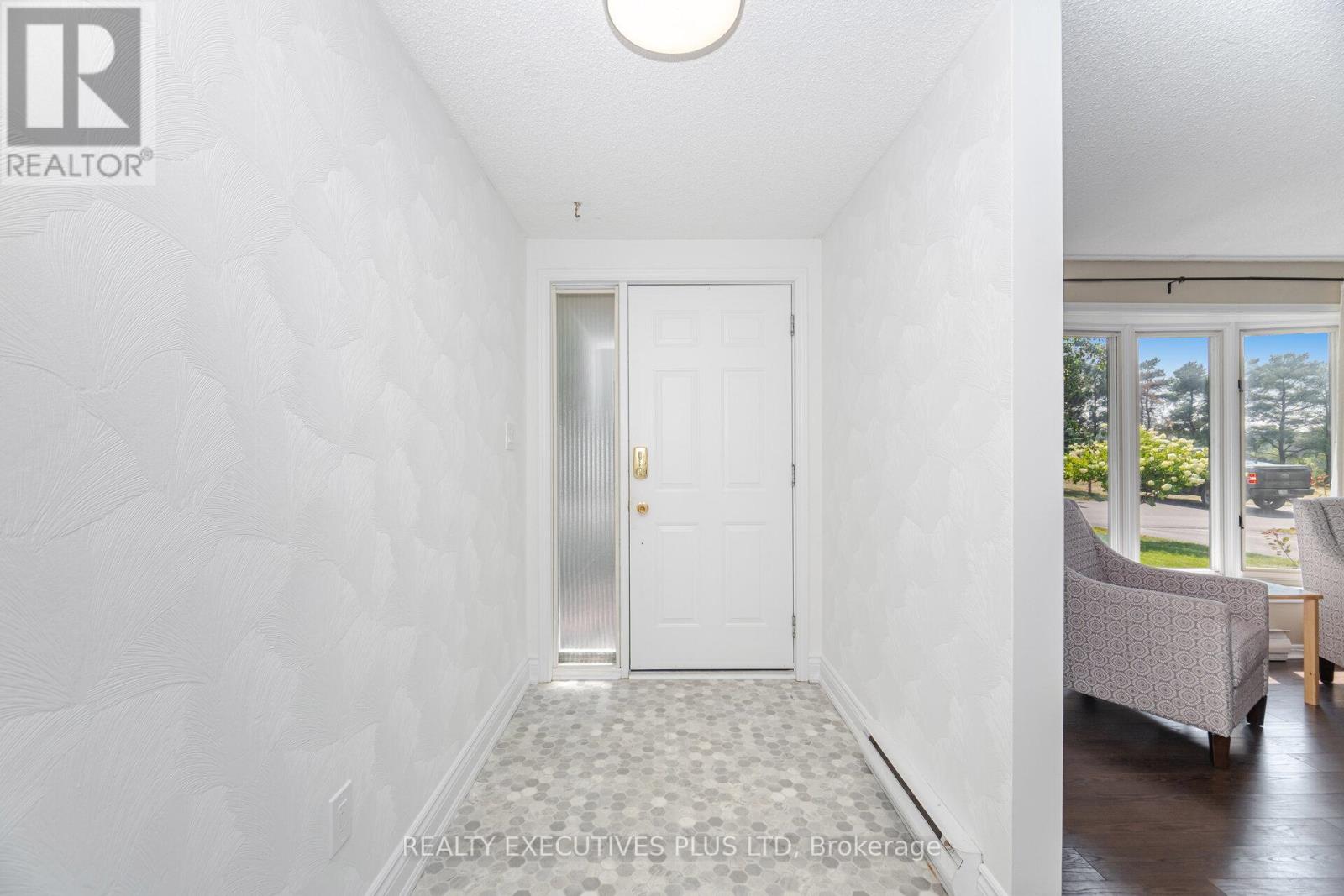 112 Tecumseth Pines Drive, New Tecumseth, Ontario  L0G 1W0 - Photo 7 - N12722946