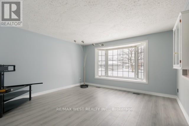 29 Monterrey Drive, Toronto, Ontario  M9V 1S7 - Photo 3 - W12722952