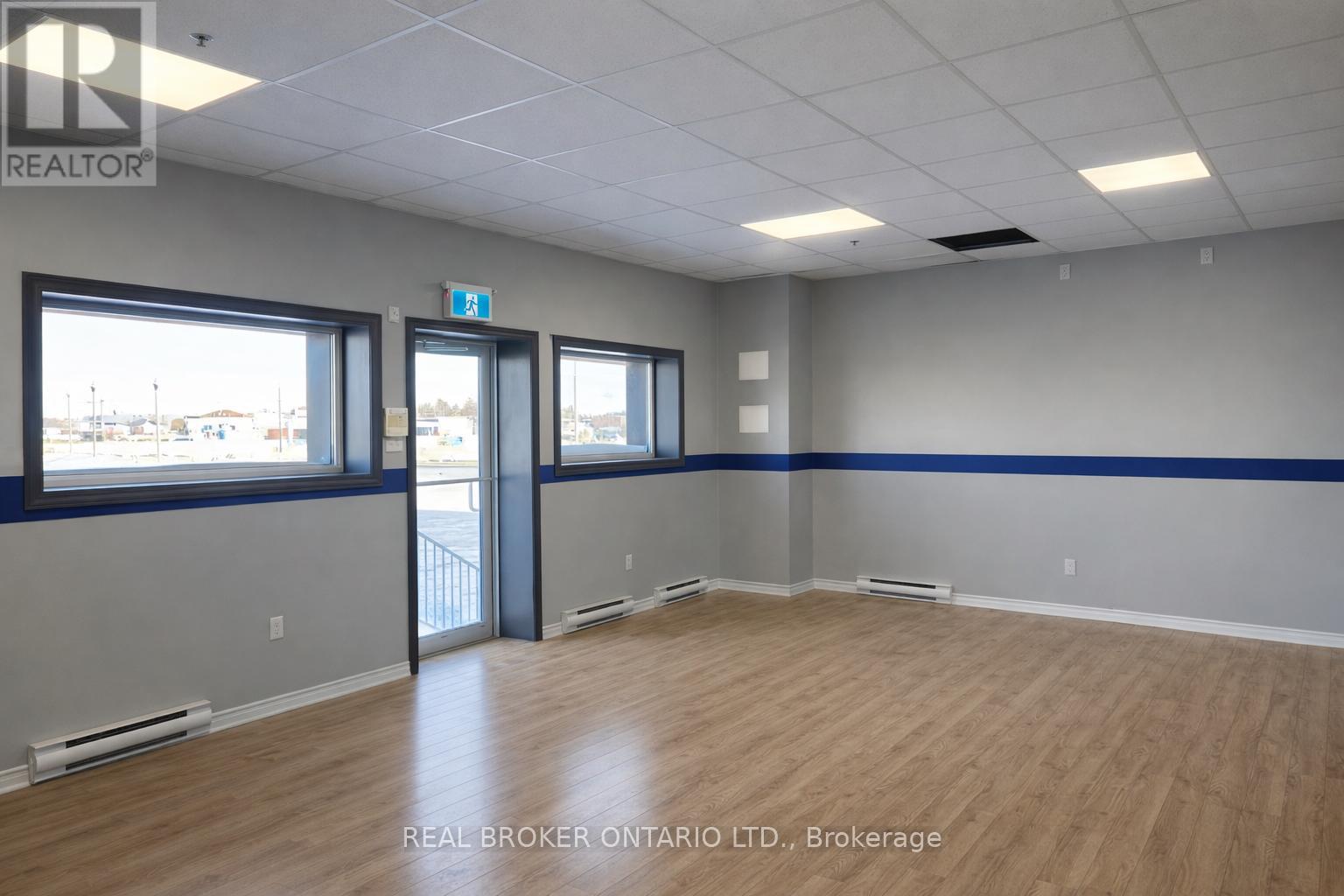 1 - 4256 Carroll Avenue, Niagara Falls, Ontario  L2E 7J2 - Photo 2 - X12722938