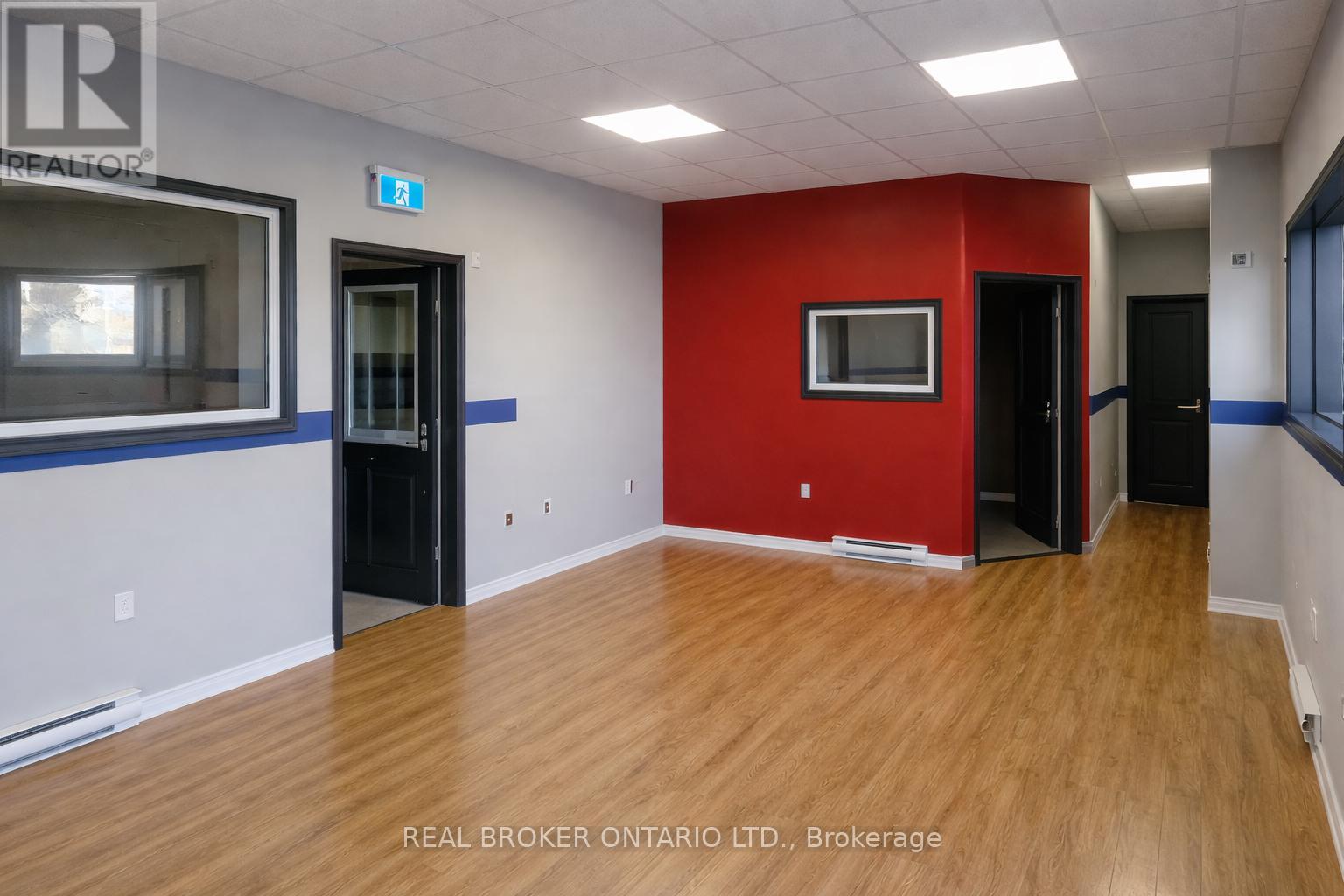 1 - 4256 Carroll Avenue, Niagara Falls, Ontario  L2E 7J2 - Photo 3 - X12722938