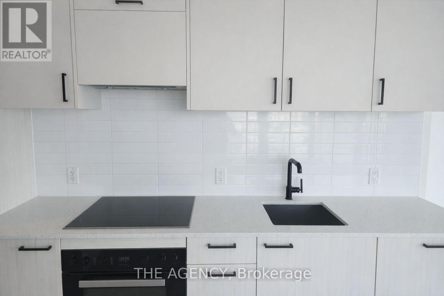 1 Quarrington Lane, Toronto, Ontario  M3C 0S4 - Photo 4 - C12723014