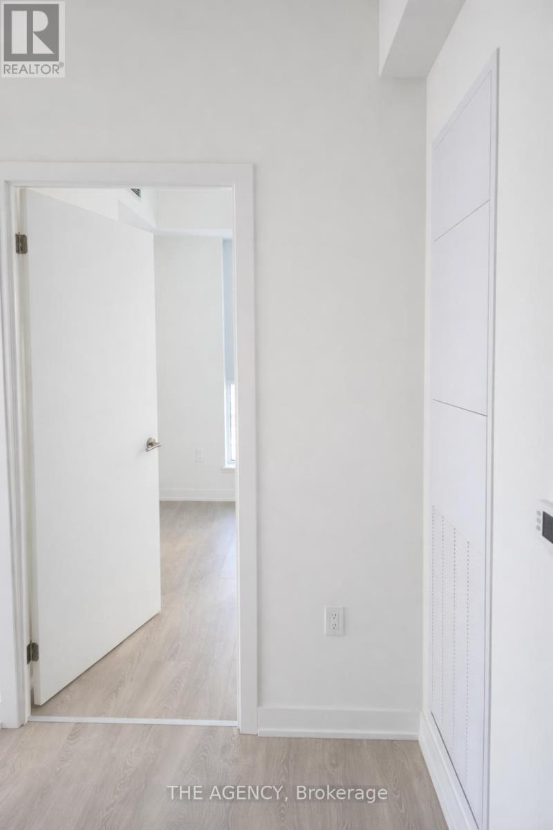 1 Quarrington Lane, Toronto, Ontario  M3C 0S4 - Photo 8 - C12723014