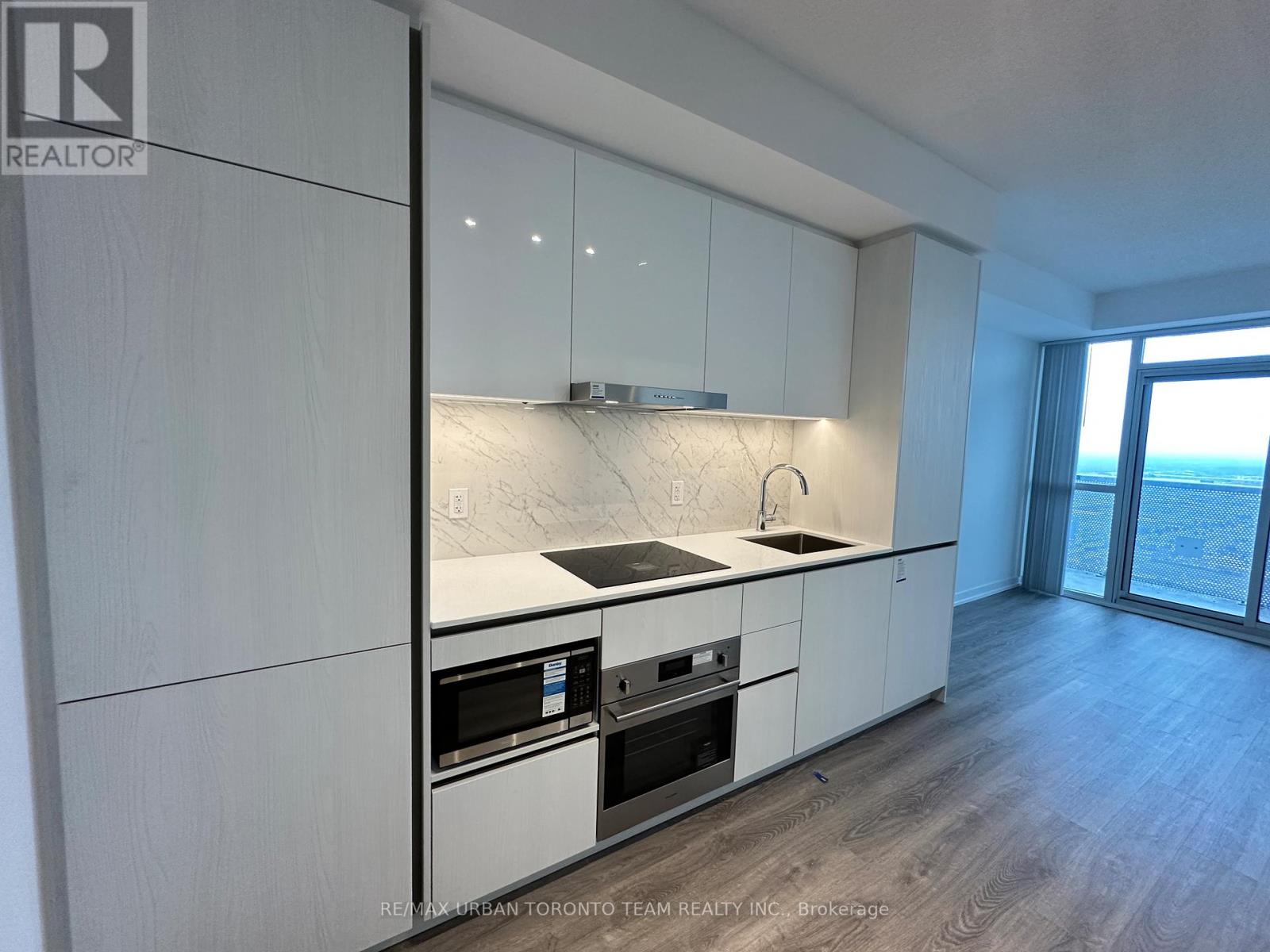 5105 - 8 Interchange Way, Vaughan, Ontario  L4K 5Z7 - Photo 2 - N12723006