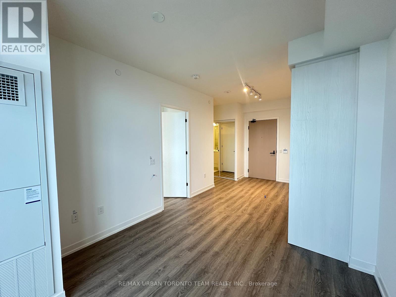 5105 - 8 Interchange Way, Vaughan, Ontario  L4K 5Z7 - Photo 6 - N12723006