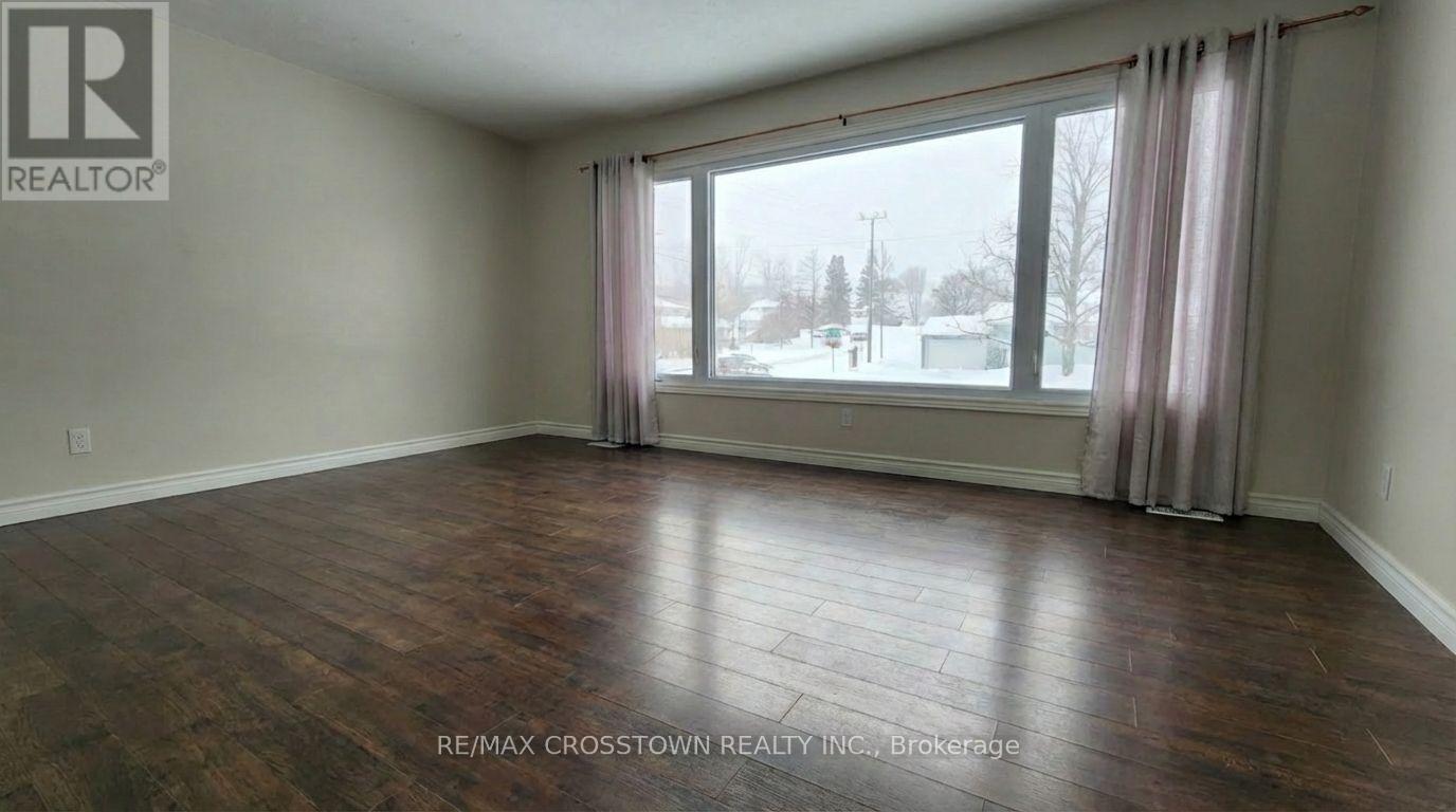 56 Elmer Avenue, Orillia, Ontario  L3V 2S7 - Photo 3 - S12722976