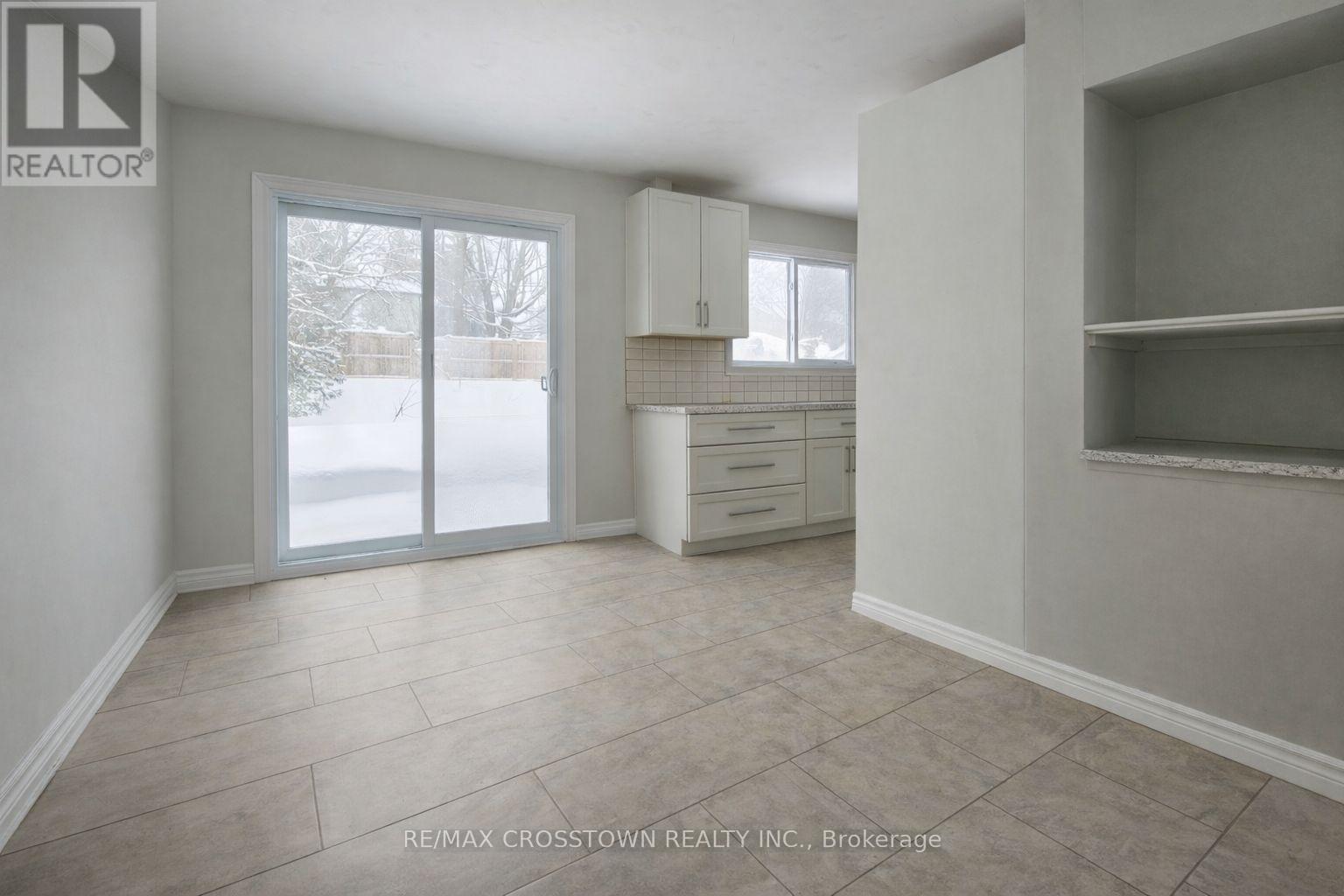 56 Elmer Avenue, Orillia, Ontario  L3V 2S7 - Photo 5 - S12722976