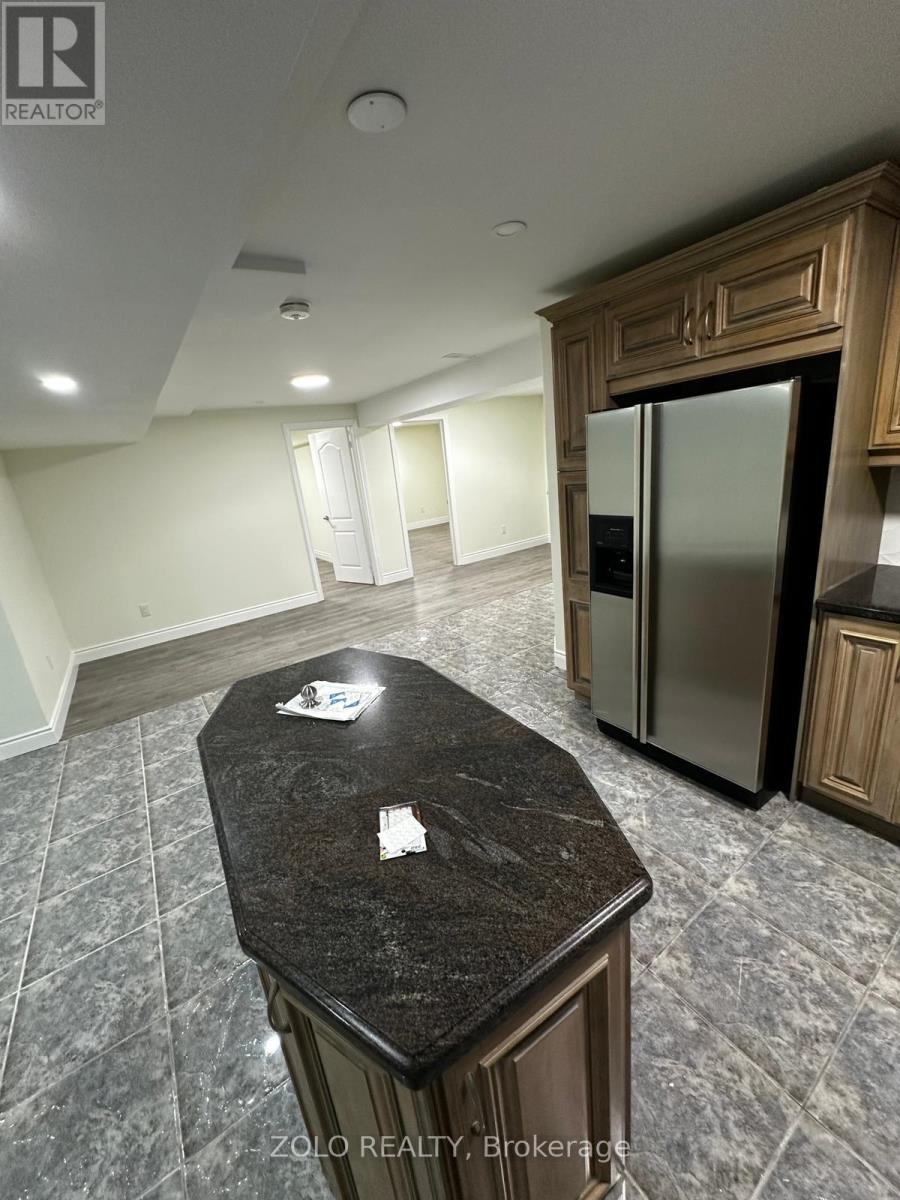 7327 Glamorgan Way, Mississauga, Ontario  L5N 7Z3 - Photo 6 - W12722970