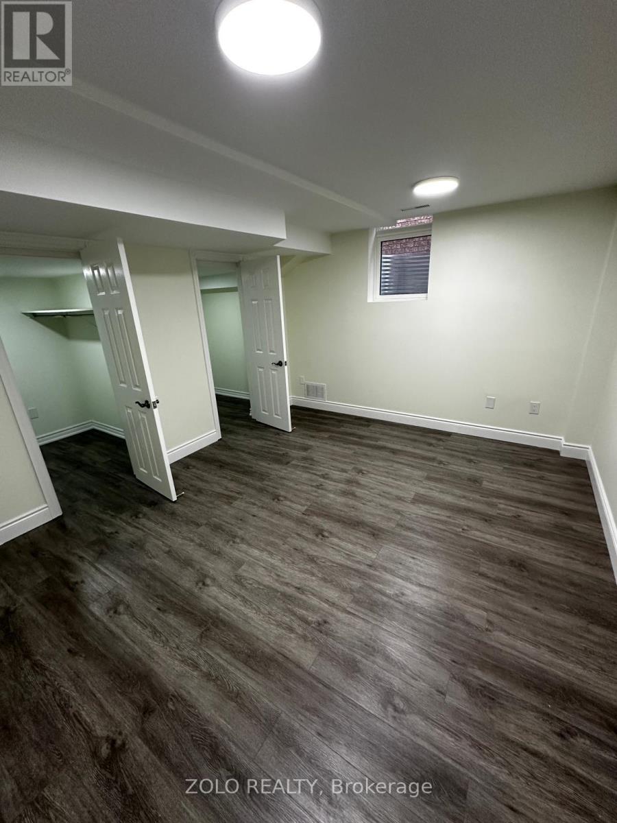 7327 Glamorgan Way, Mississauga, Ontario  L5N 7Z3 - Photo 9 - W12722970