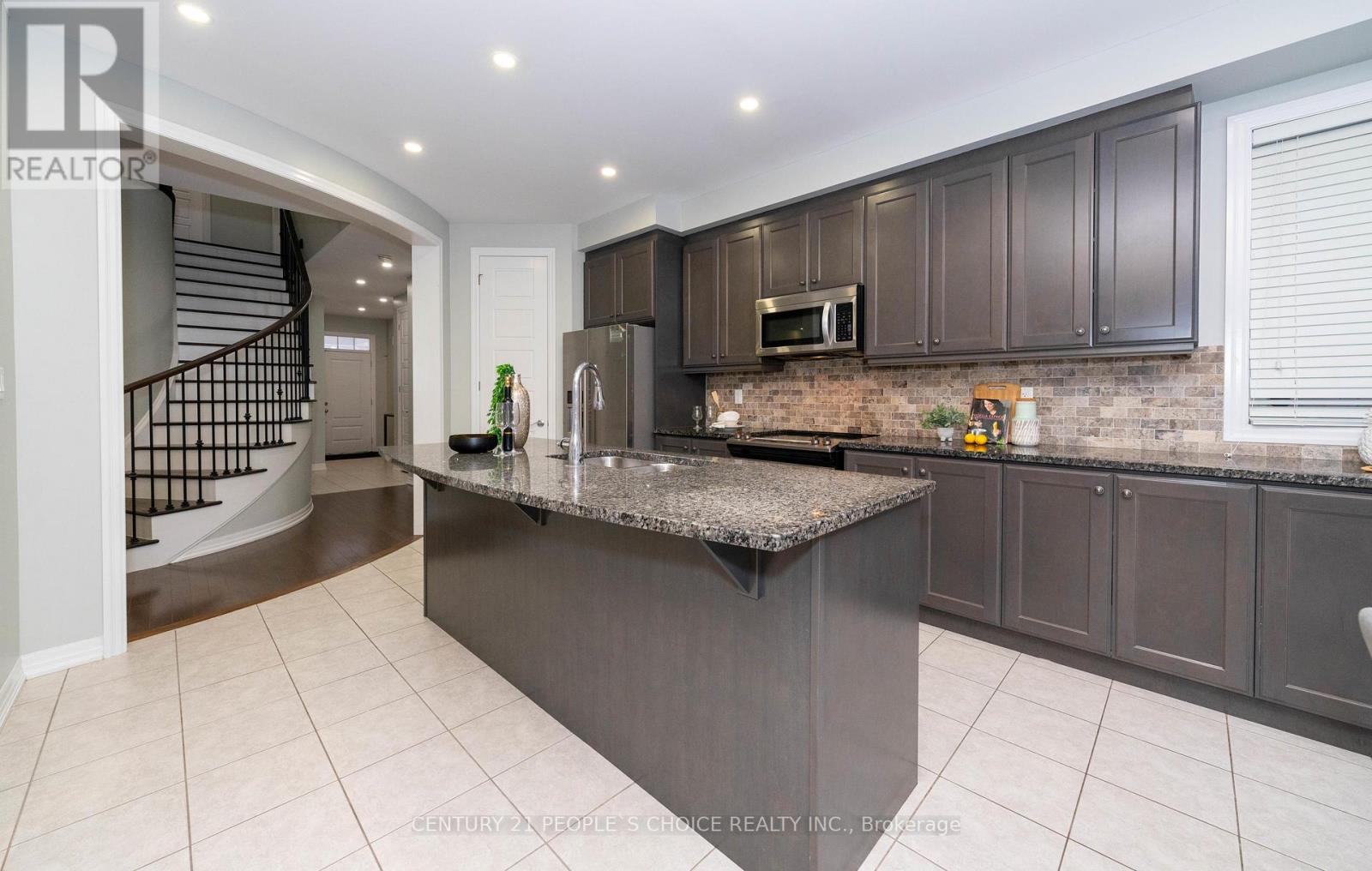 381 Dahlia Trail, Oakville, Ontario  L6M 1L4 - Photo 4 - W12722982