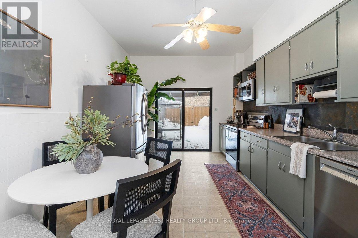 25 Westmoreland Avenue, Toronto, Ontario  M6H 2Z6 - Photo 13 - W12723020