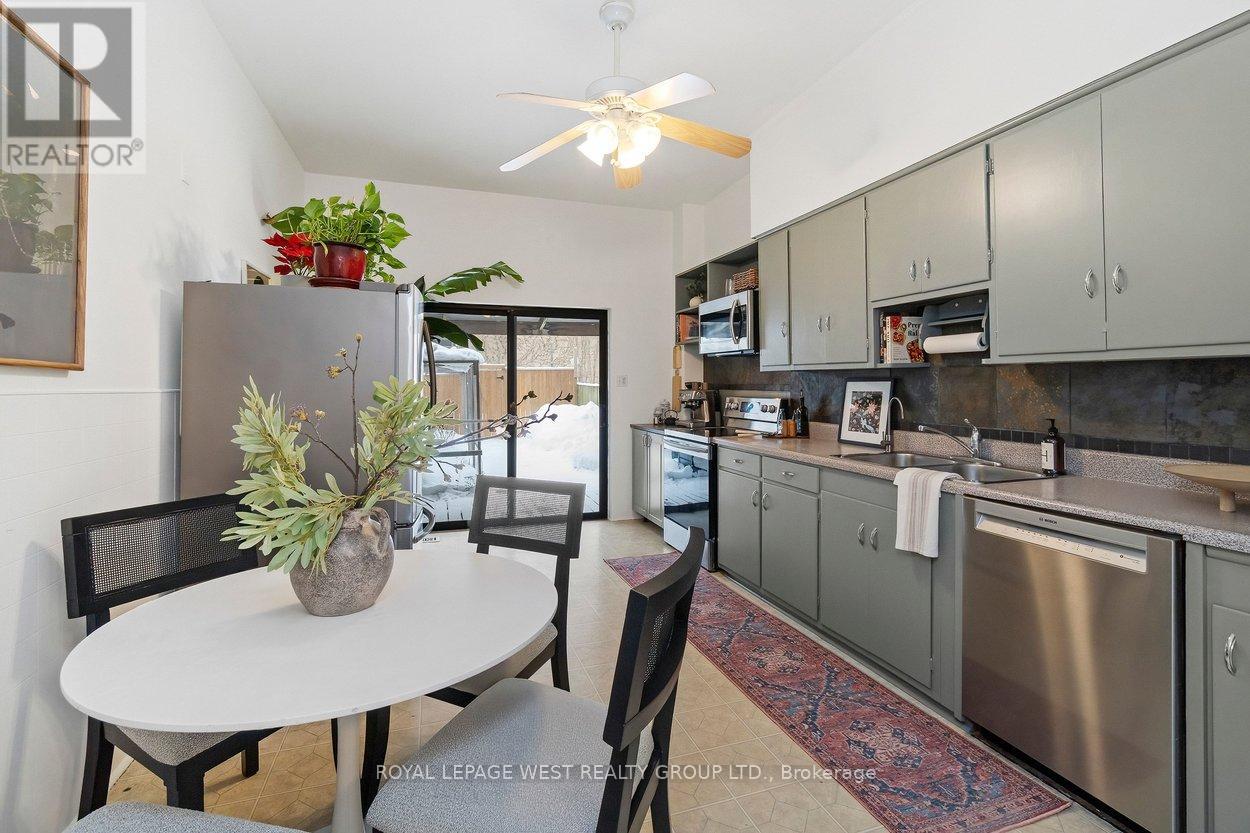 25 Westmoreland Avenue, Toronto, Ontario  M6H 2Z6 - Photo 15 - W12723020