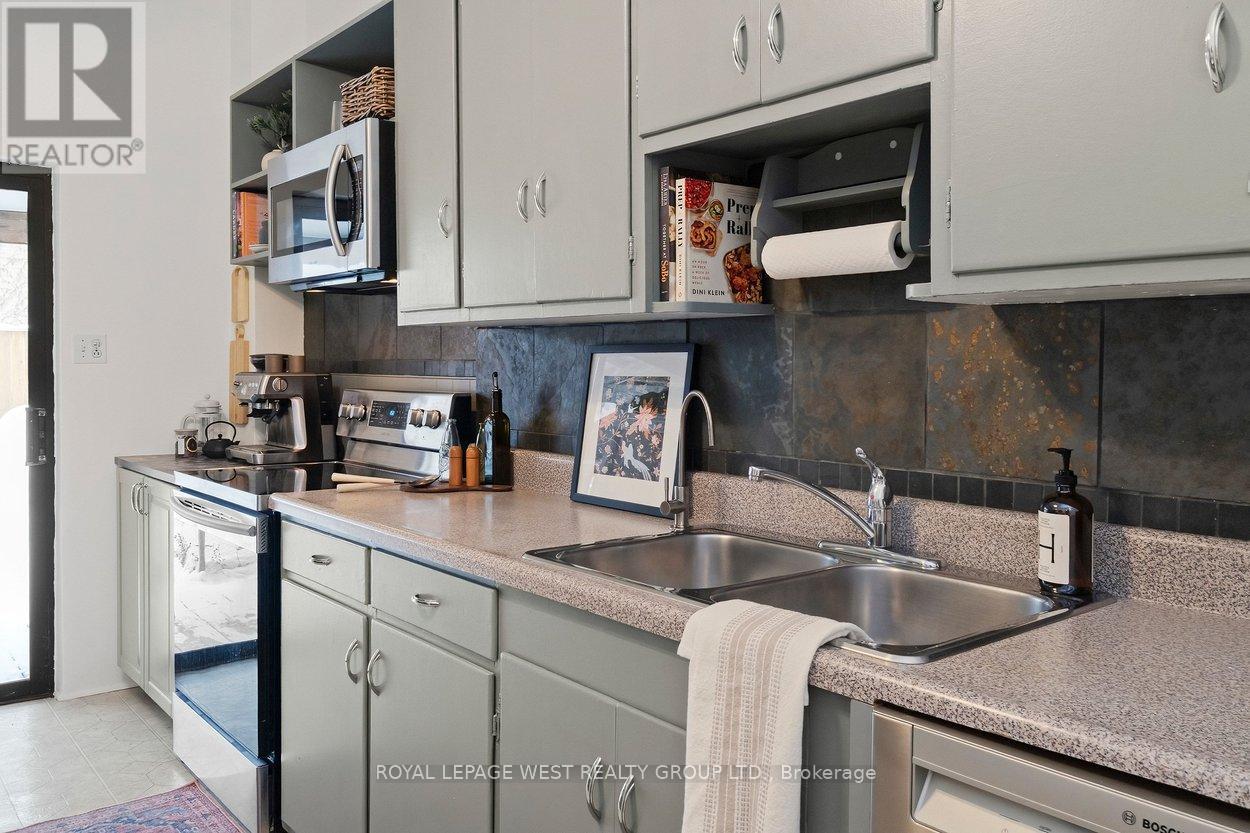 25 Westmoreland Avenue, Toronto, Ontario  M6H 2Z6 - Photo 17 - W12723020