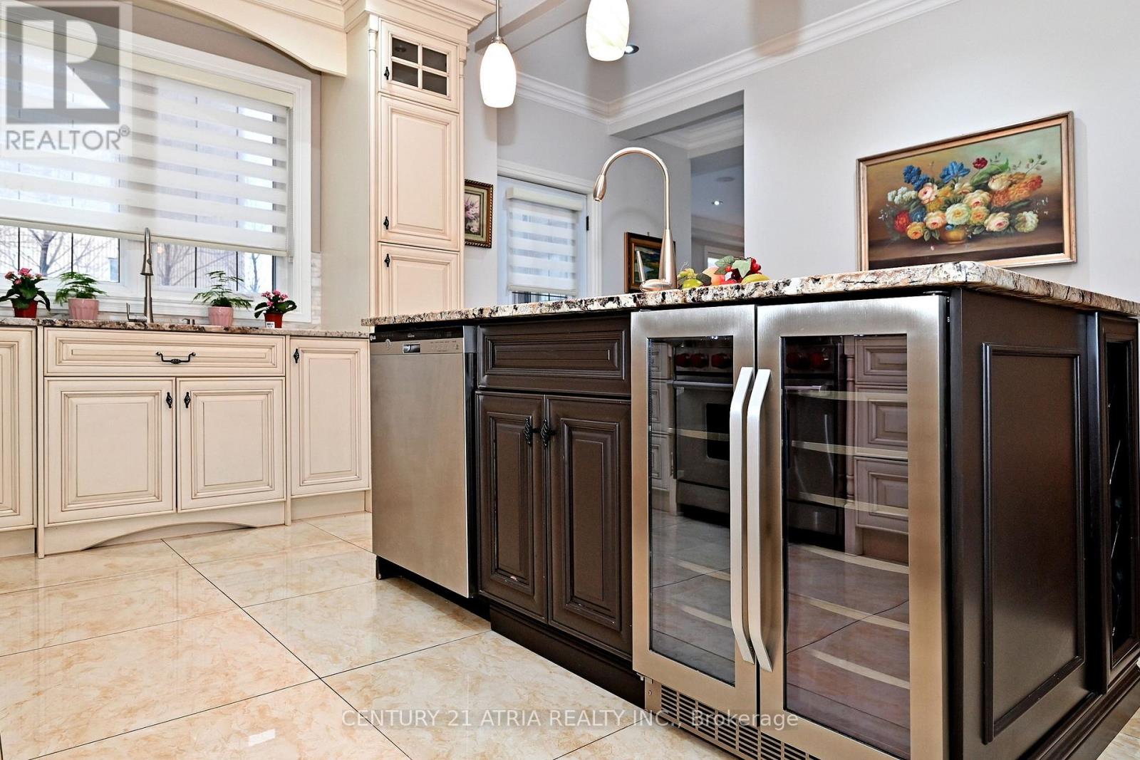 350 Queen Mary Drive, Oakville, Ontario  L6K 3L8 - Photo 12 - W12720272