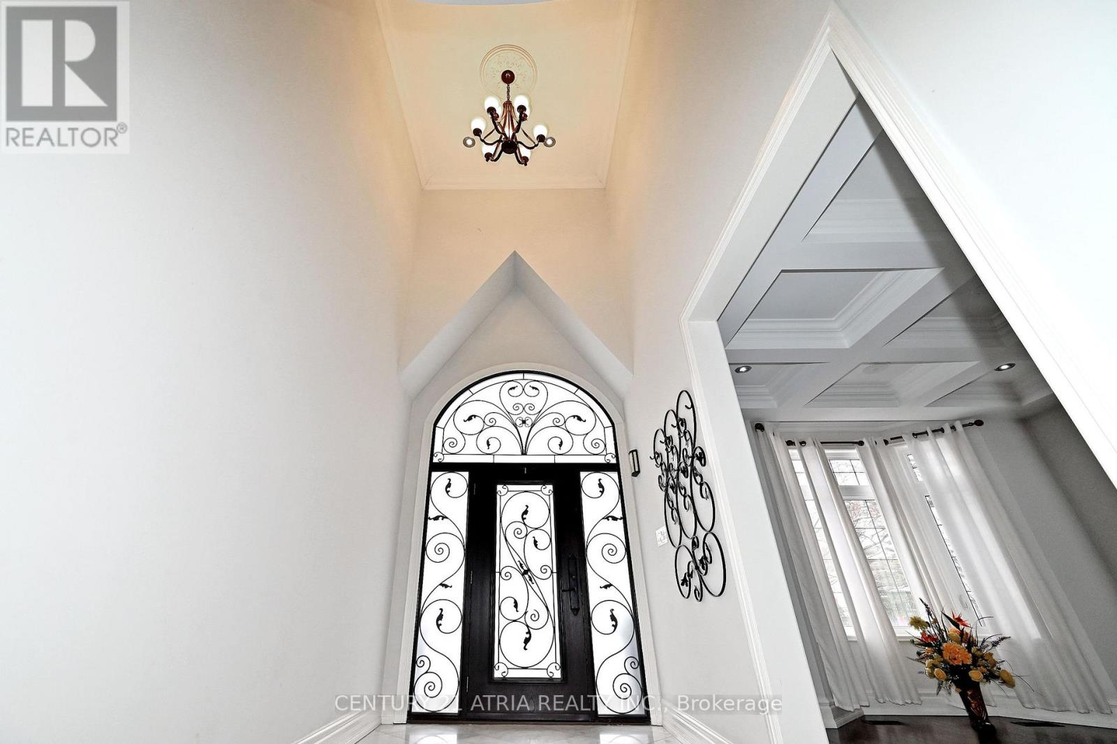 350 Queen Mary Drive, Oakville, Ontario  L6K 3L8 - Photo 4 - W12720272