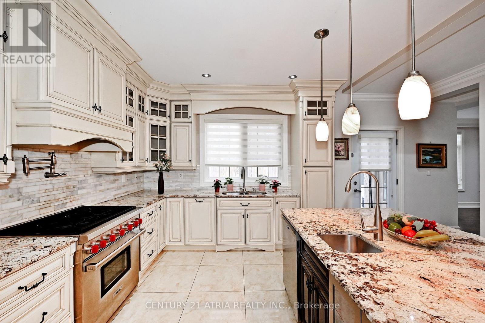 350 Queen Mary Drive, Oakville, Ontario  L6K 3L8 - Photo 9 - W12720272