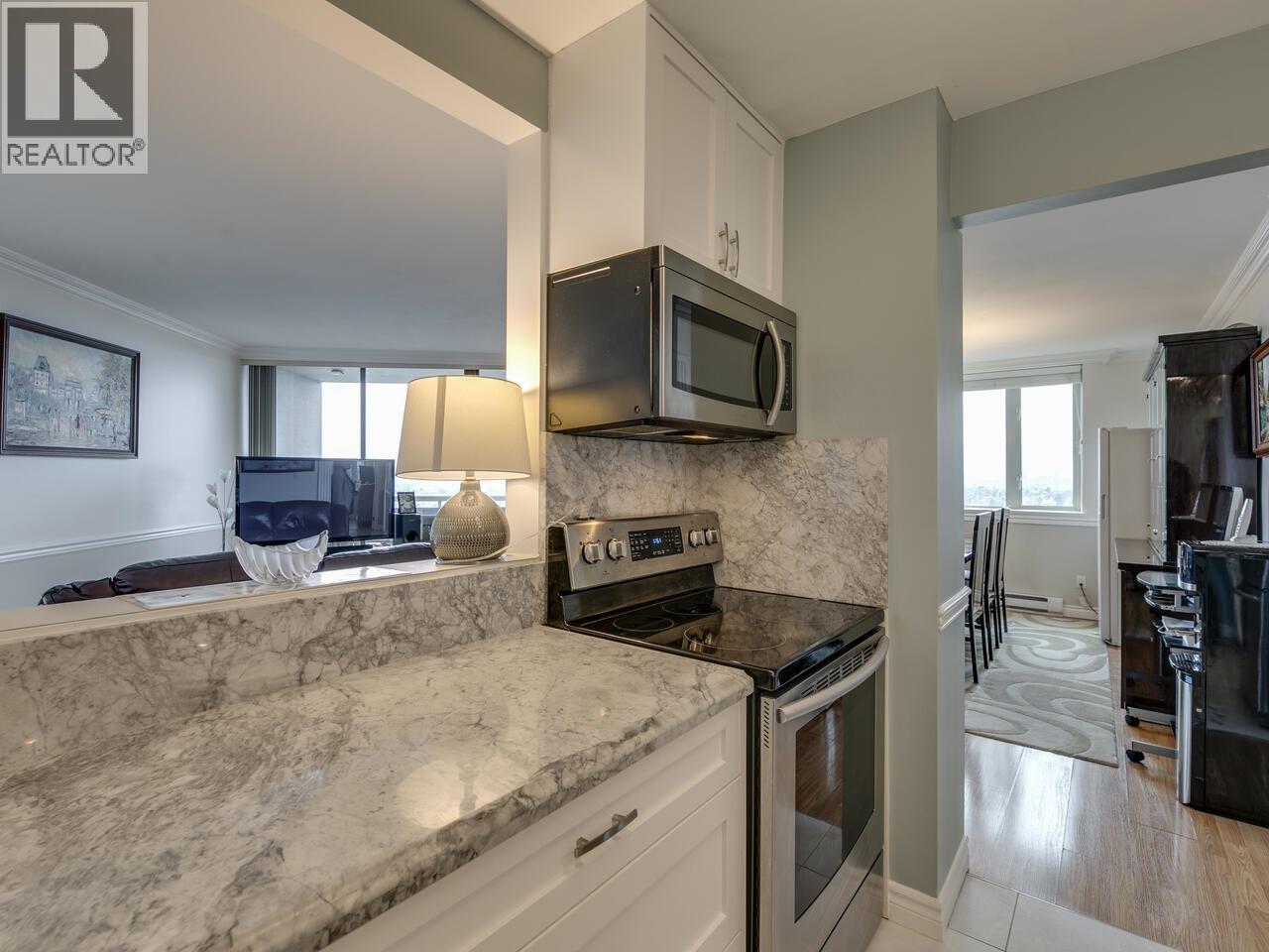 902 3920 Hastings Street, Burnaby, British Columbia  V5C 6C7 - Photo 1 - R3082510