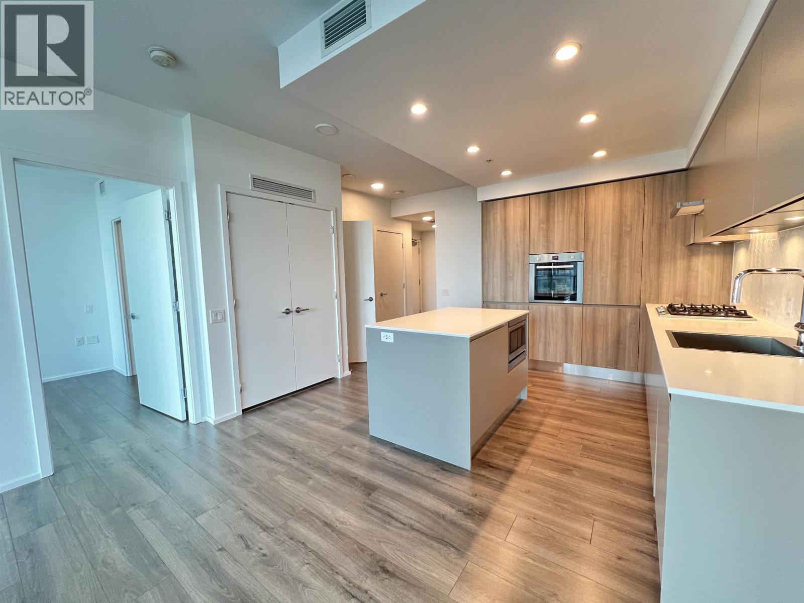 1006 3809 EVERGREEN PLACE PLACE, Burnaby, British Columbia