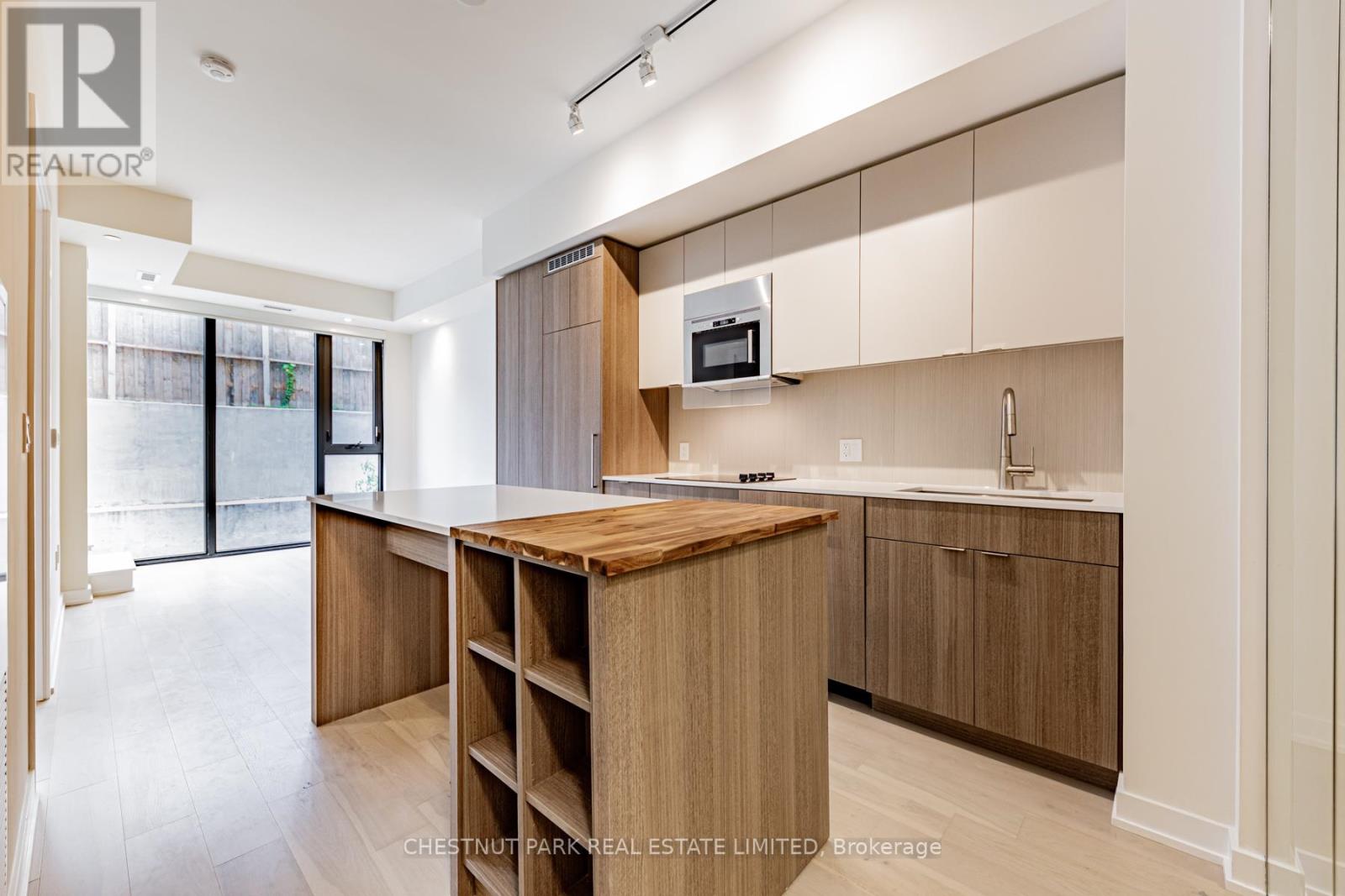 203 - 840 St Clair Avenue W, Toronto, Ontario  M6C 0A4 - Photo 7 - C12723052