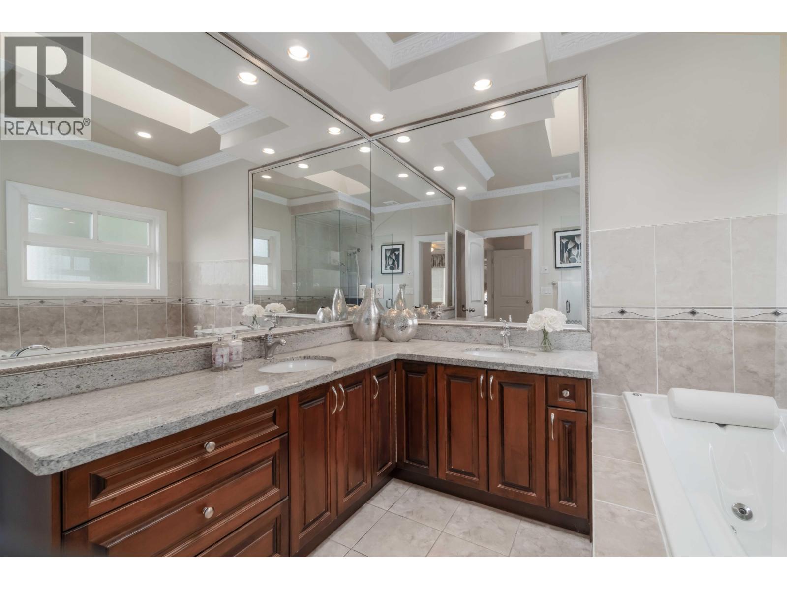 6040 Adams Place, Richmond, British Columbia  V7C 2N1 - Photo 28 - R3082309