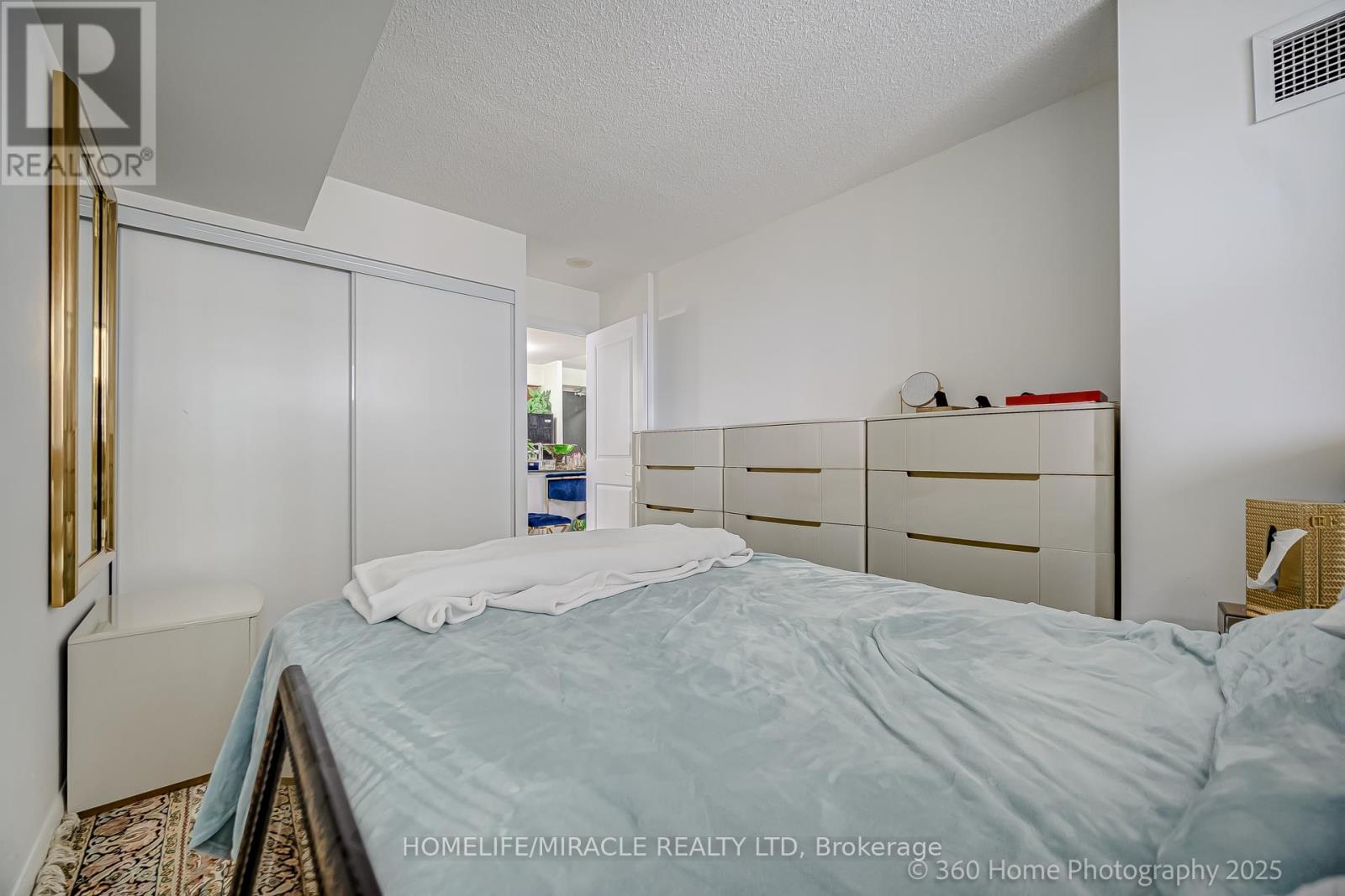 1706 - 225 Sherway Gardens Road, Toronto, Ontario  M9C 0A3 - Photo 13 - W12709682