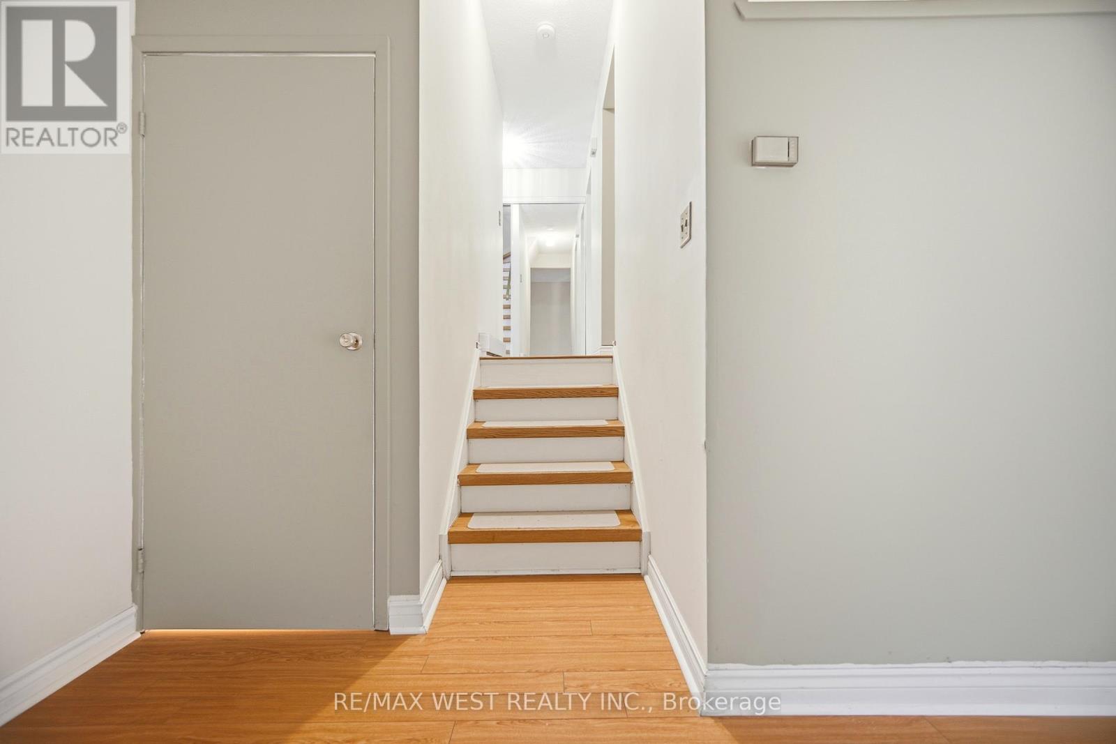 6 Hillpark Trail, Brampton, Ontario  L6S 1R1 - Photo 12 - W12723086