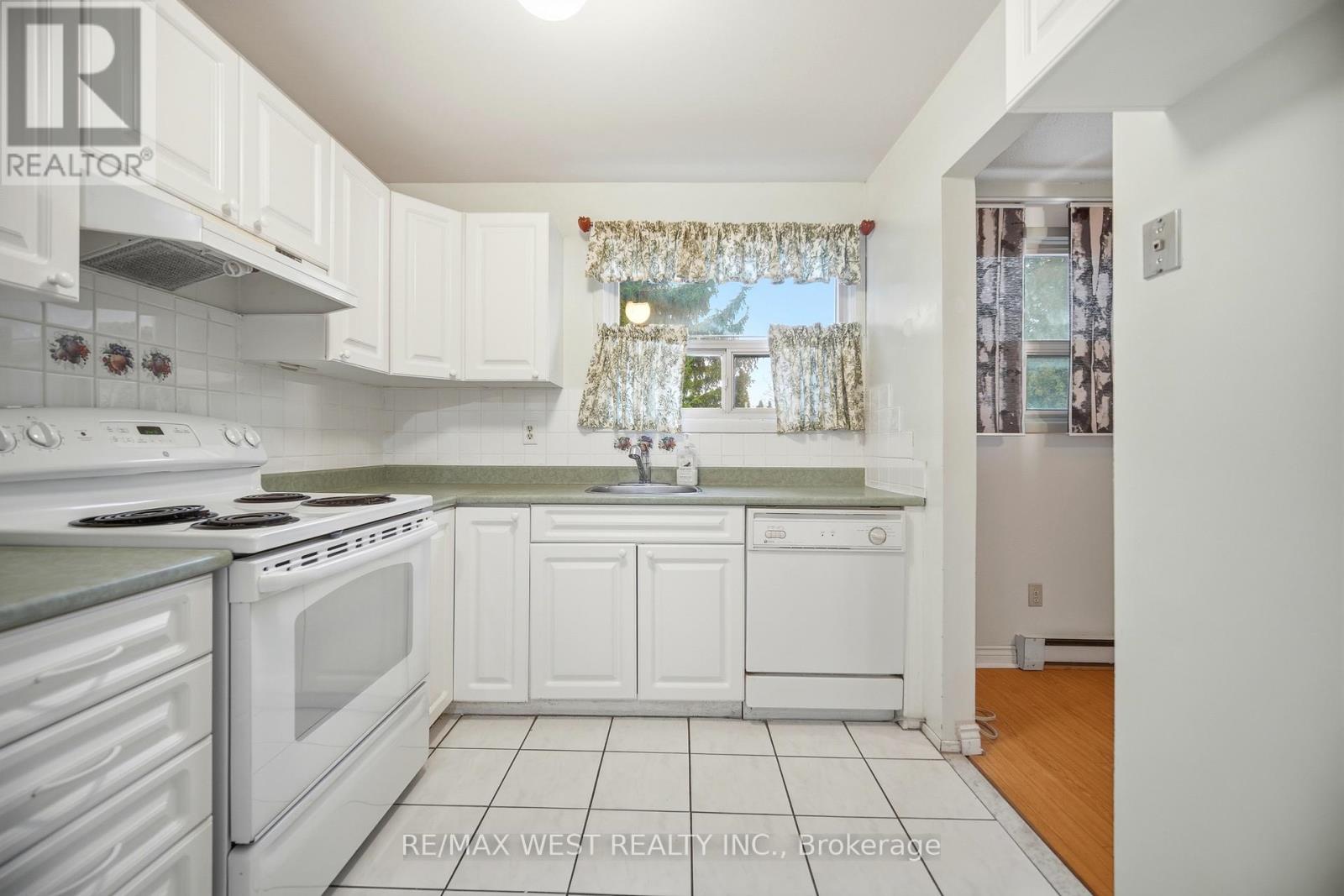 6 Hillpark Trail, Brampton, Ontario  L6S 1R1 - Photo 6 - W12723086