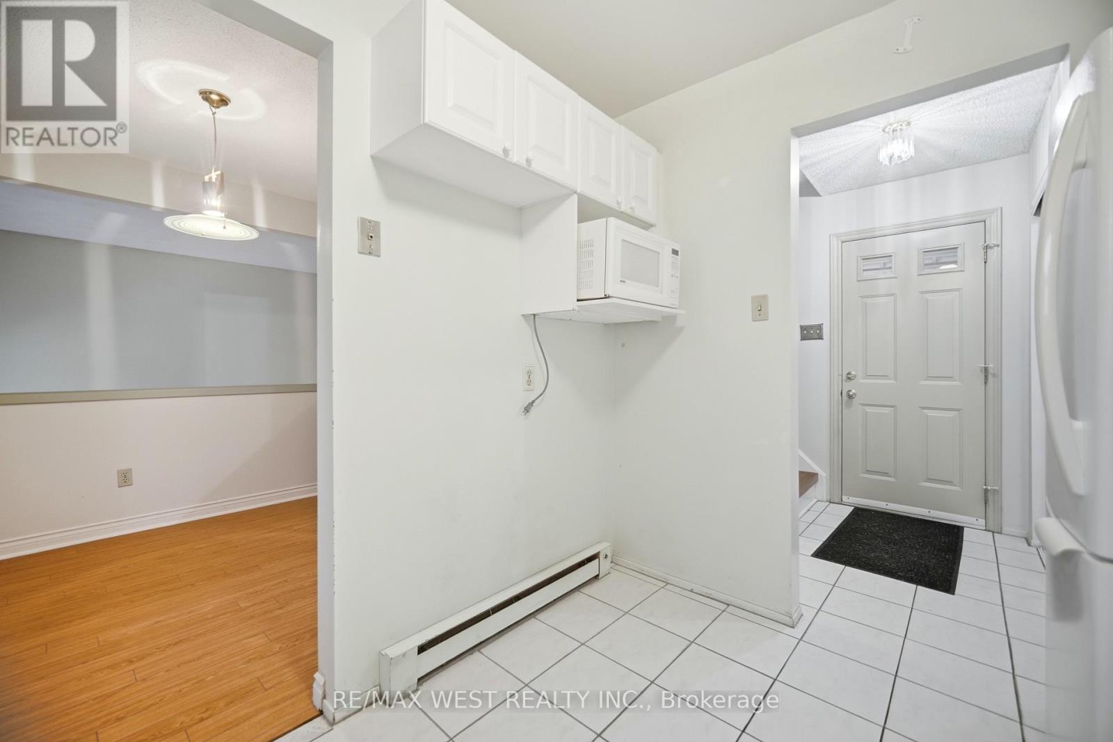 6 Hillpark Trail, Brampton, Ontario  L6S 1R1 - Photo 9 - W12723086